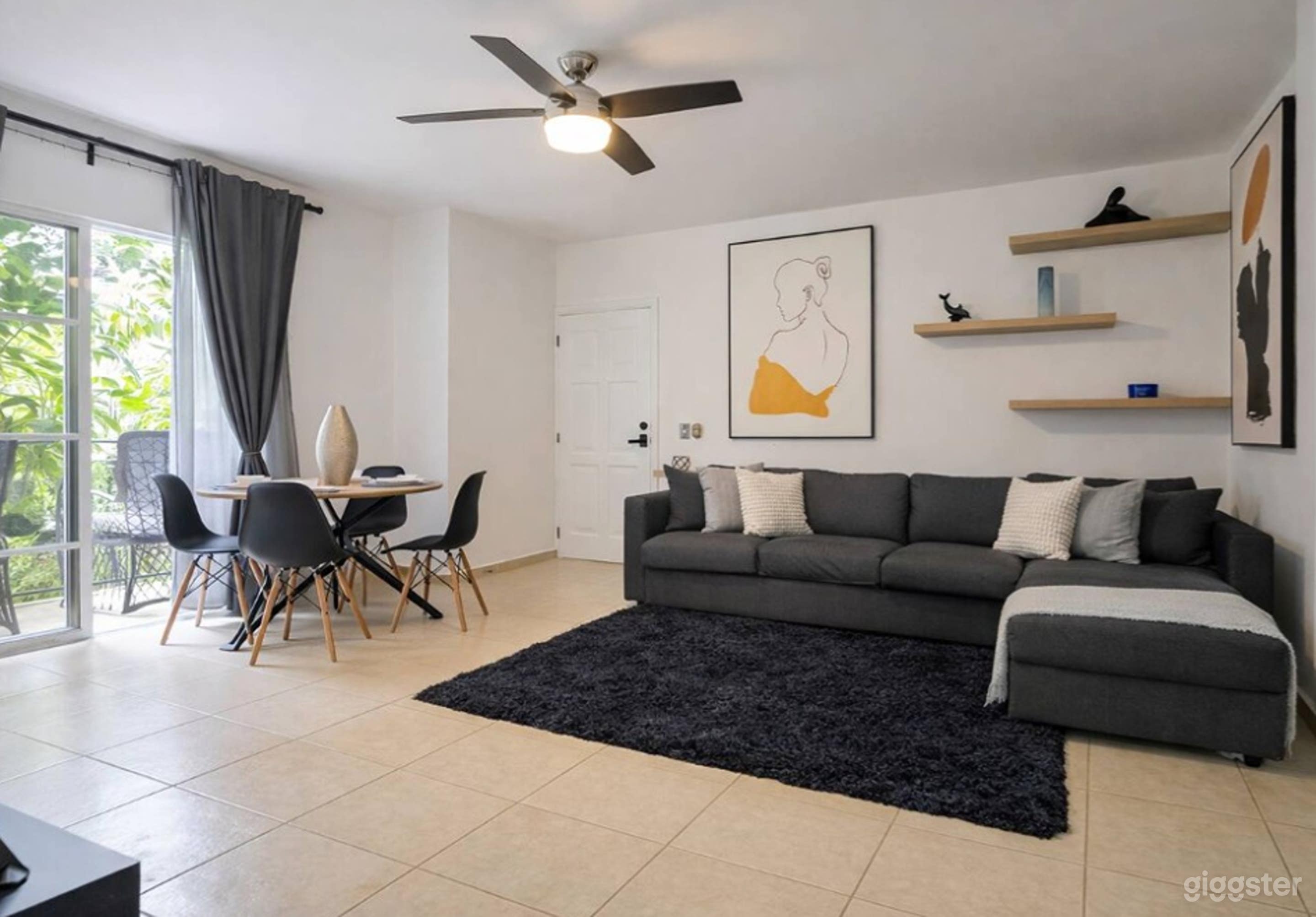 Modern Garden-View Apartment Photo 2