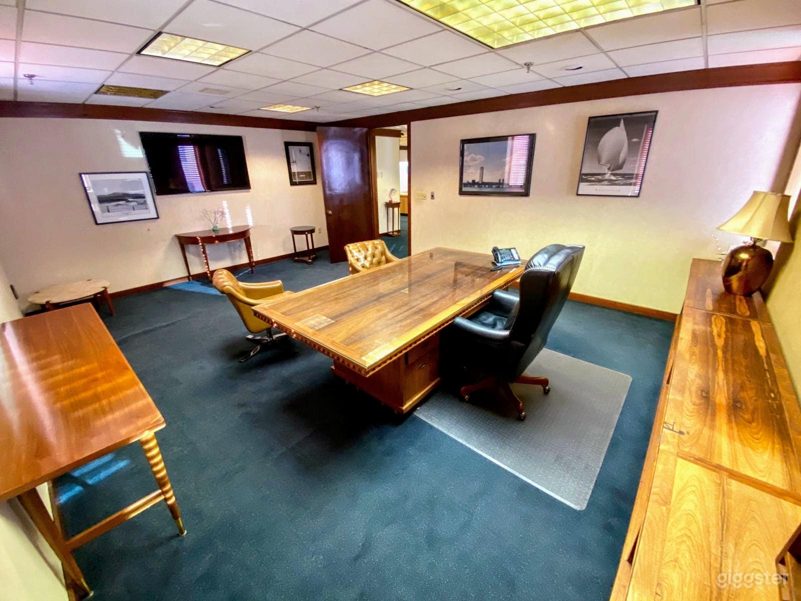 Downtown Miami Vintage Office - Classic Wing Photo 4