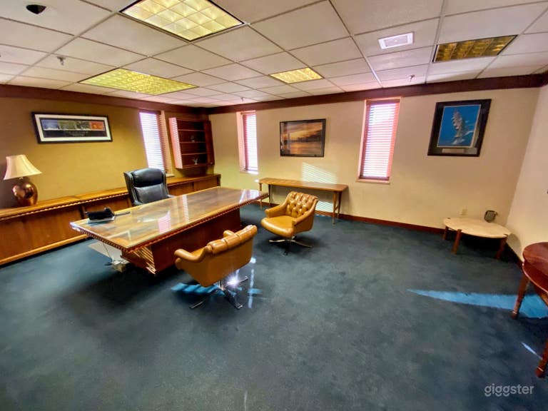  Downtown Miami Vintage Office - Classic Wing 