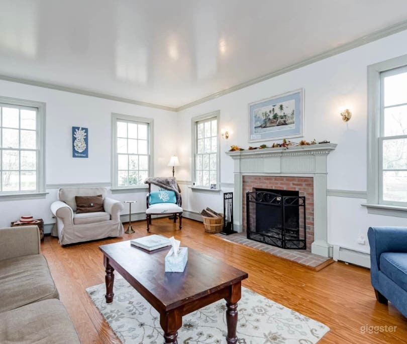 Waterfront w/ private beach &amp; stunning views  Photo 4