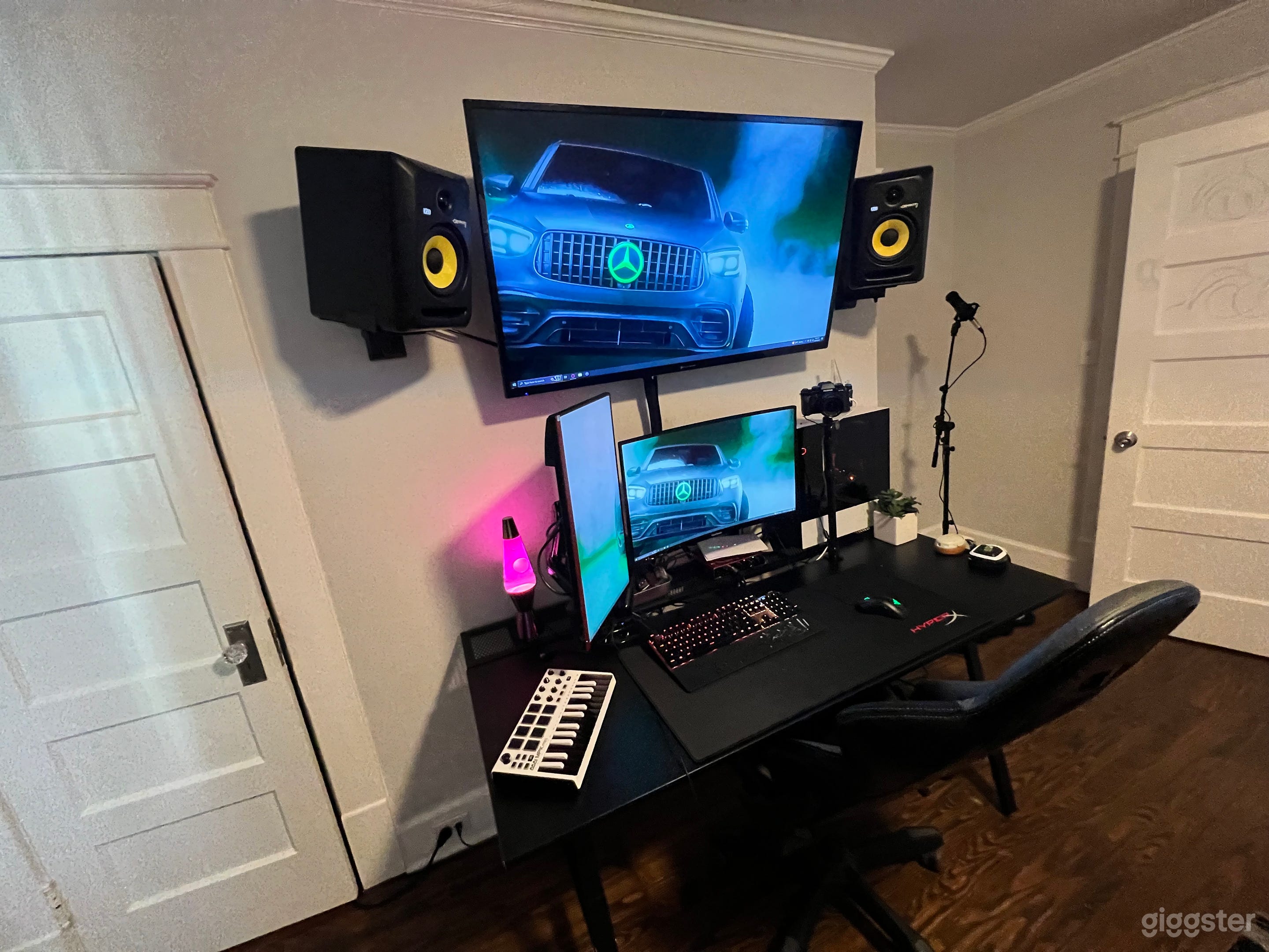 Industry Standard Home Studio Photo 4