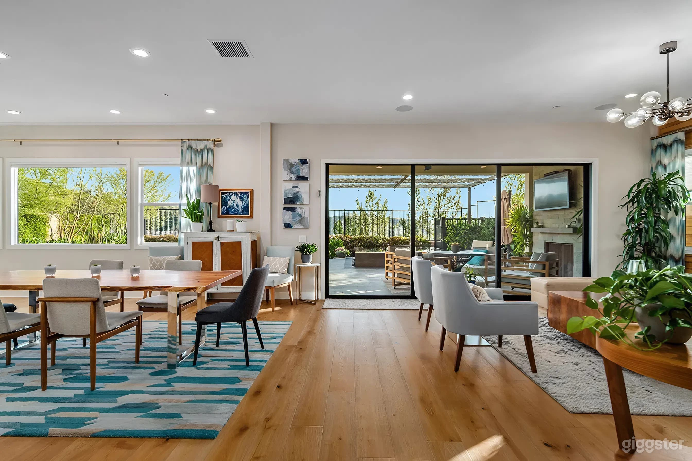 Film-Ready Santa Clarita Home with Spacious Interiors Photo 4