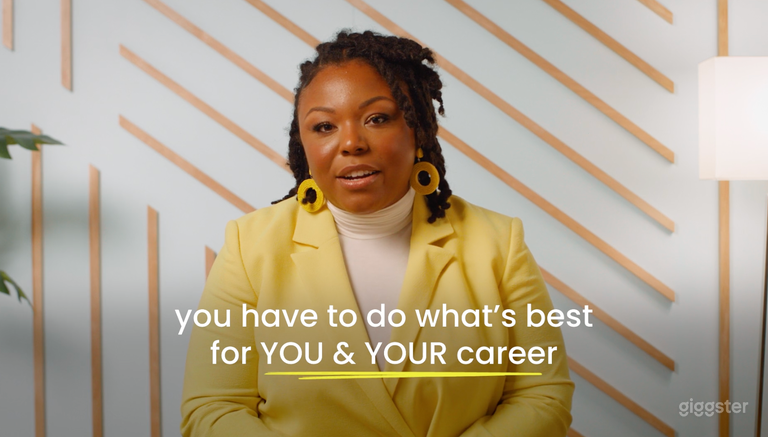  blue room silver lake stage a great for interviews, meetings, video tapings and more! 