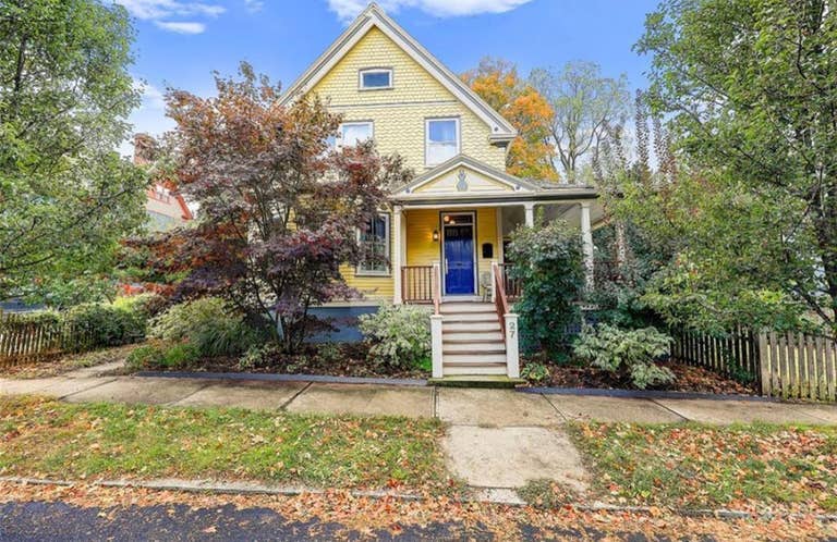  Charming Queen Ann Farmhouse 