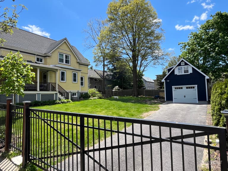  Charming Queen Ann Farmhouse 