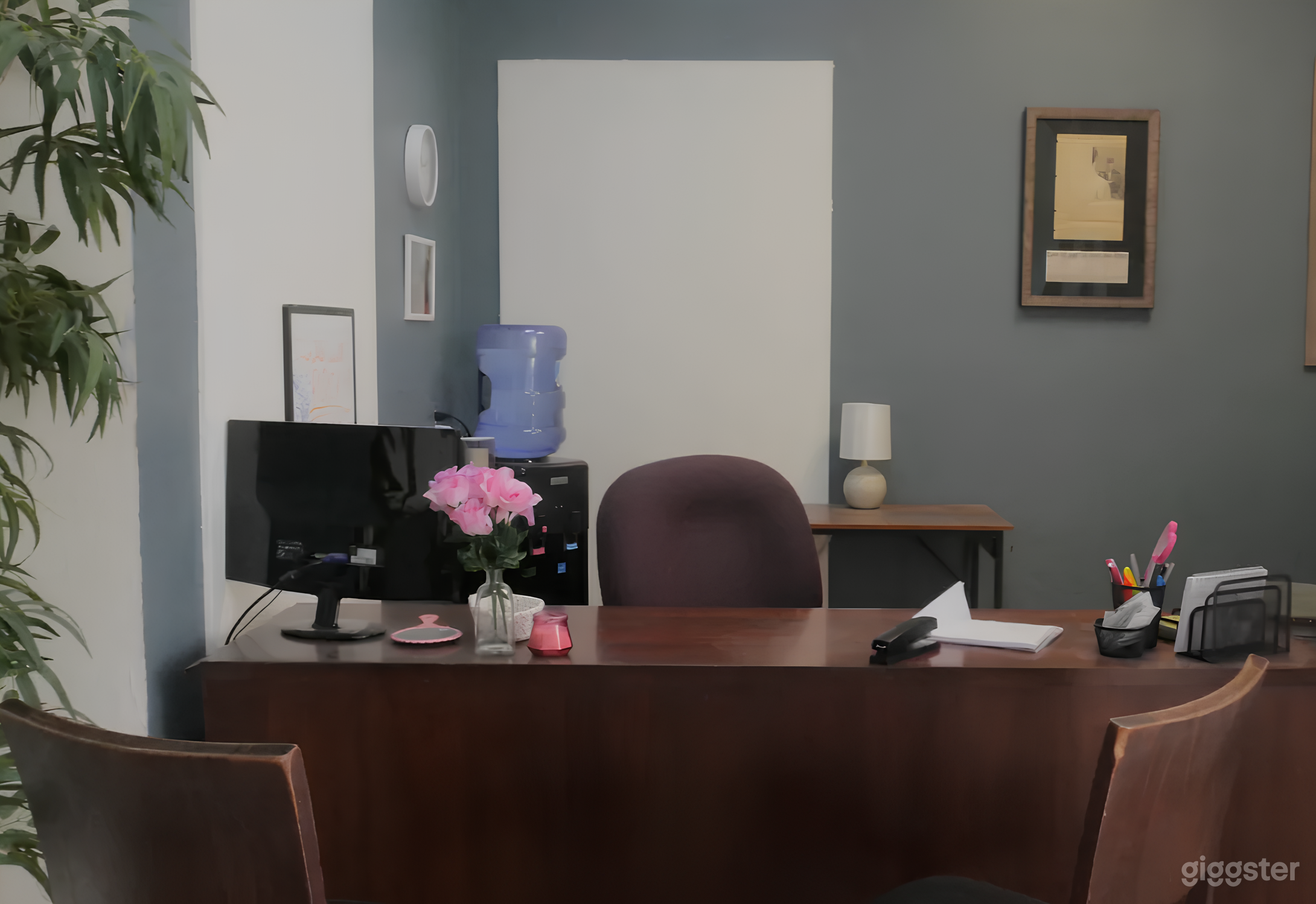Detective Office with Reception Area Photo 4