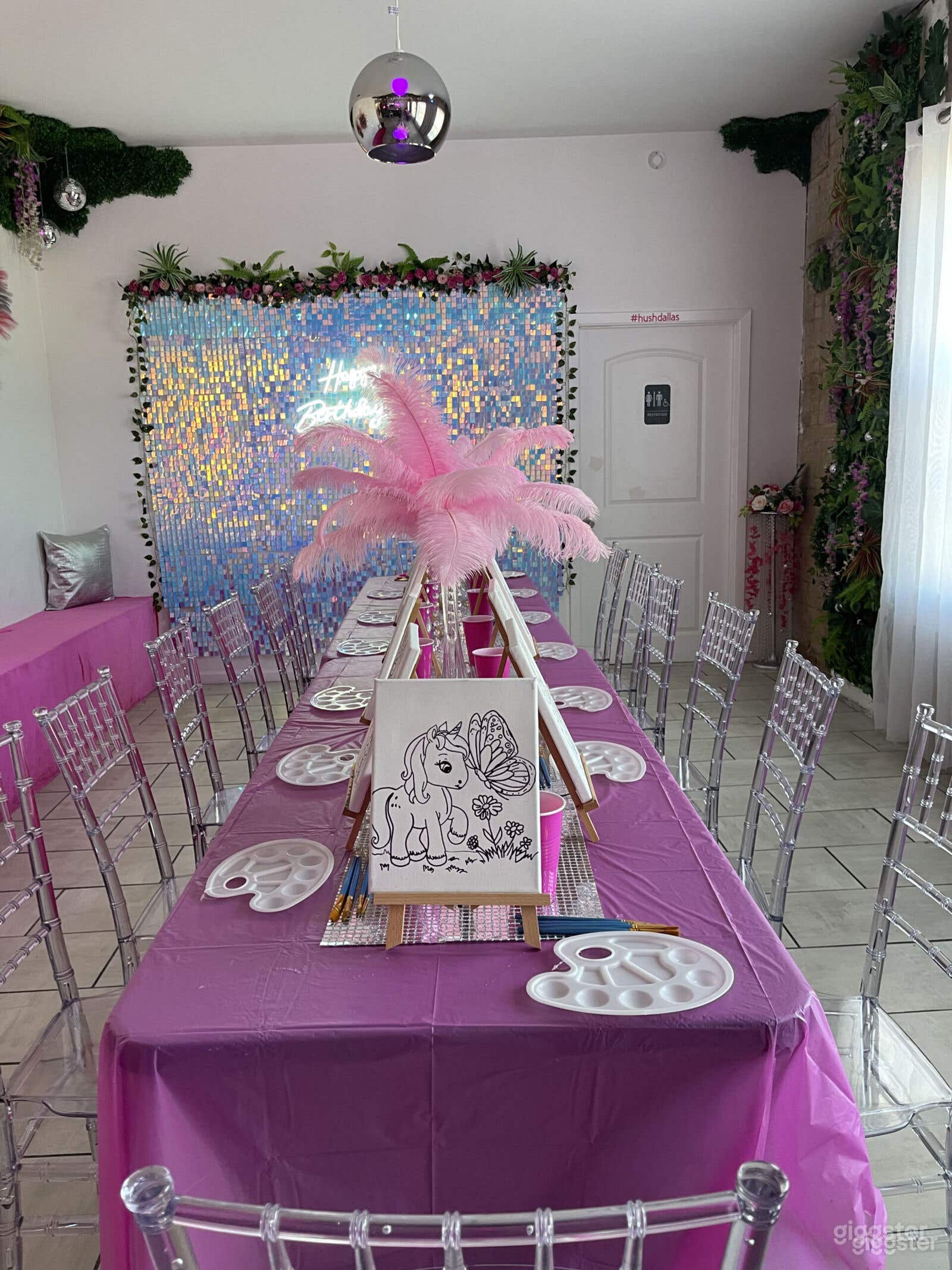 2 Private rooms for larger parties! Neon and Pink Room Photo 3
