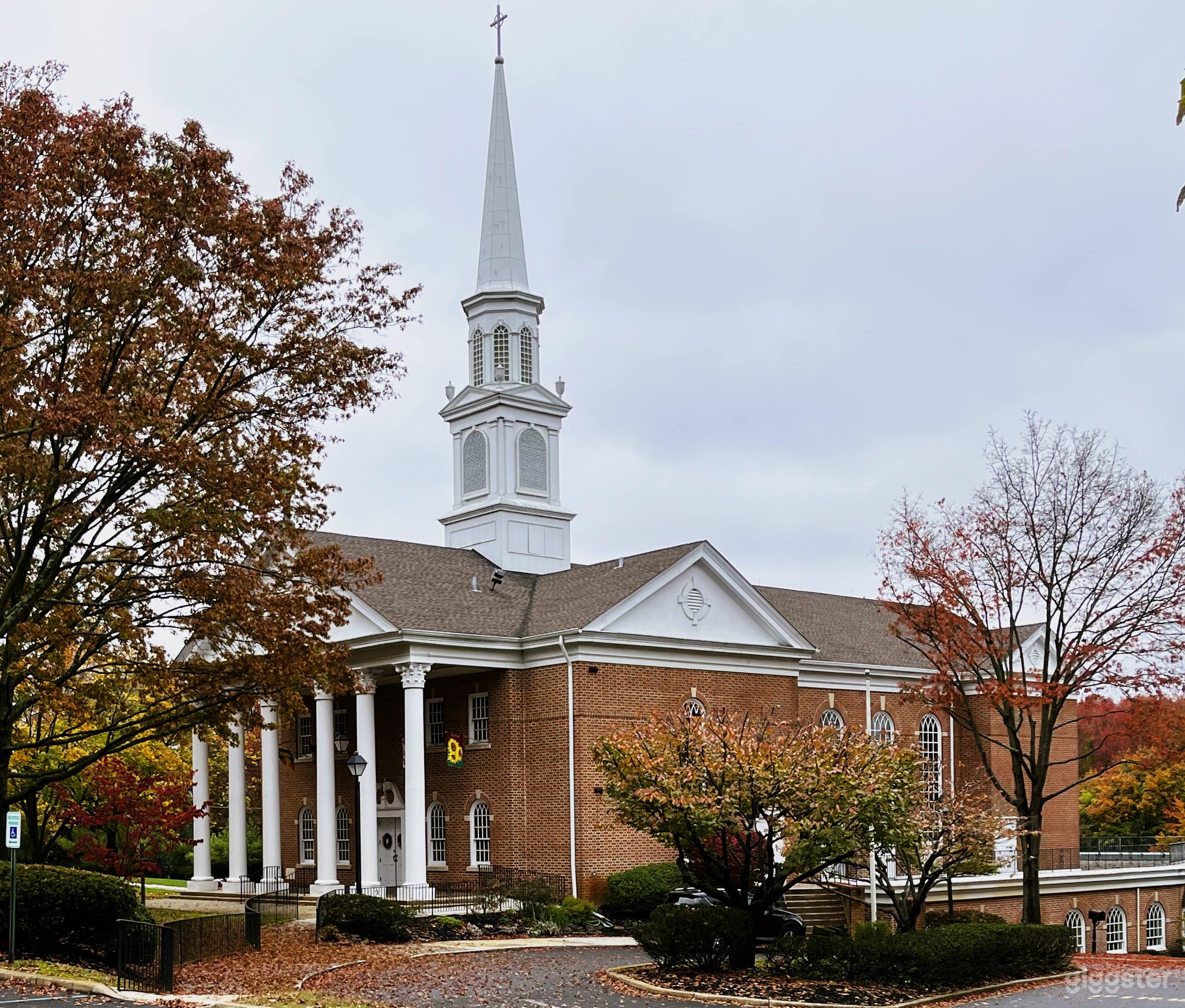 Picturesque red-brick Georgian style Church Photo 3