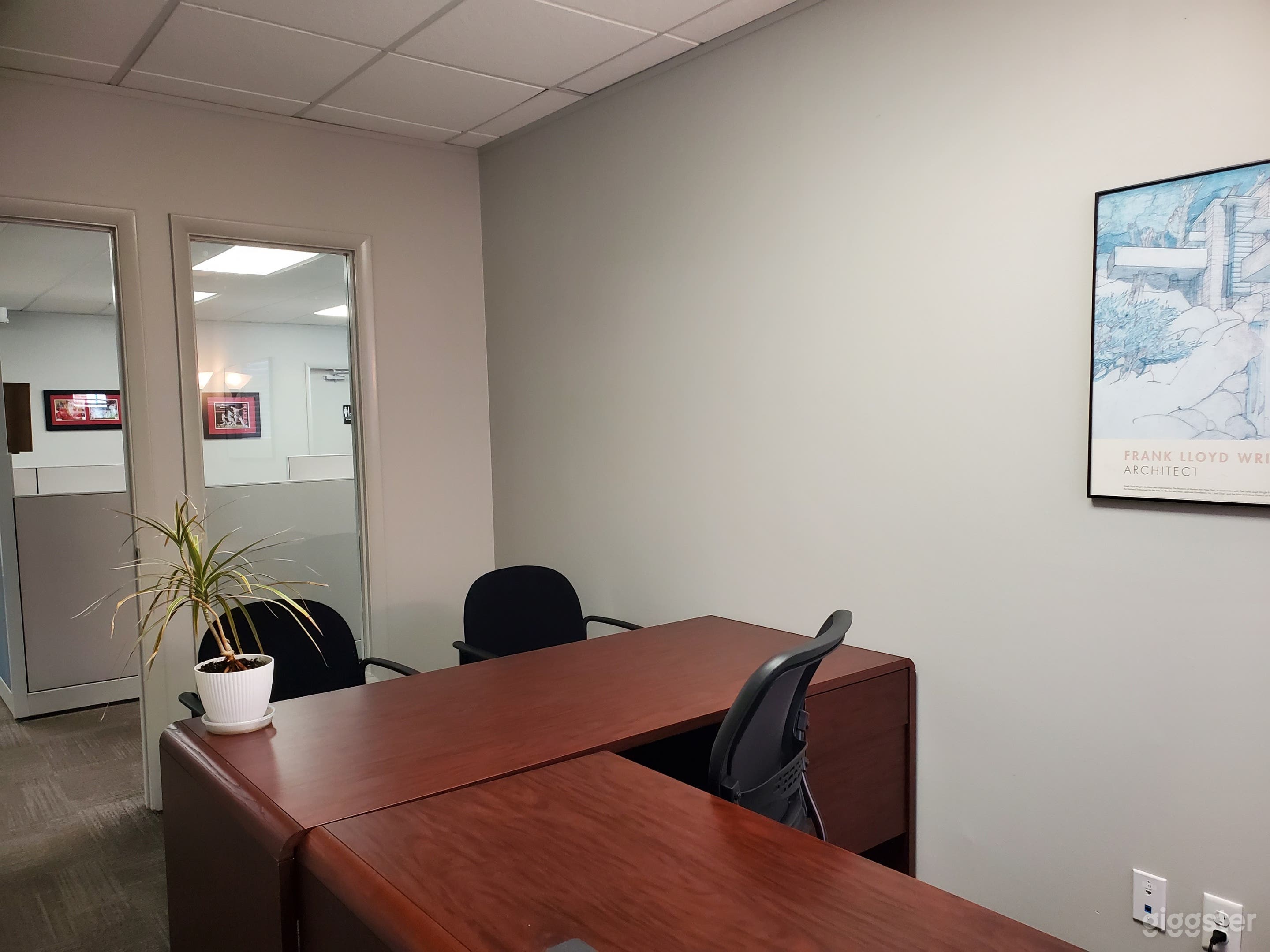 WorkRoom / Private Office- 118 Photo 1