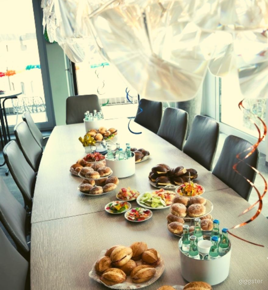 Spacious Conference and Boardroom in London Photo 2