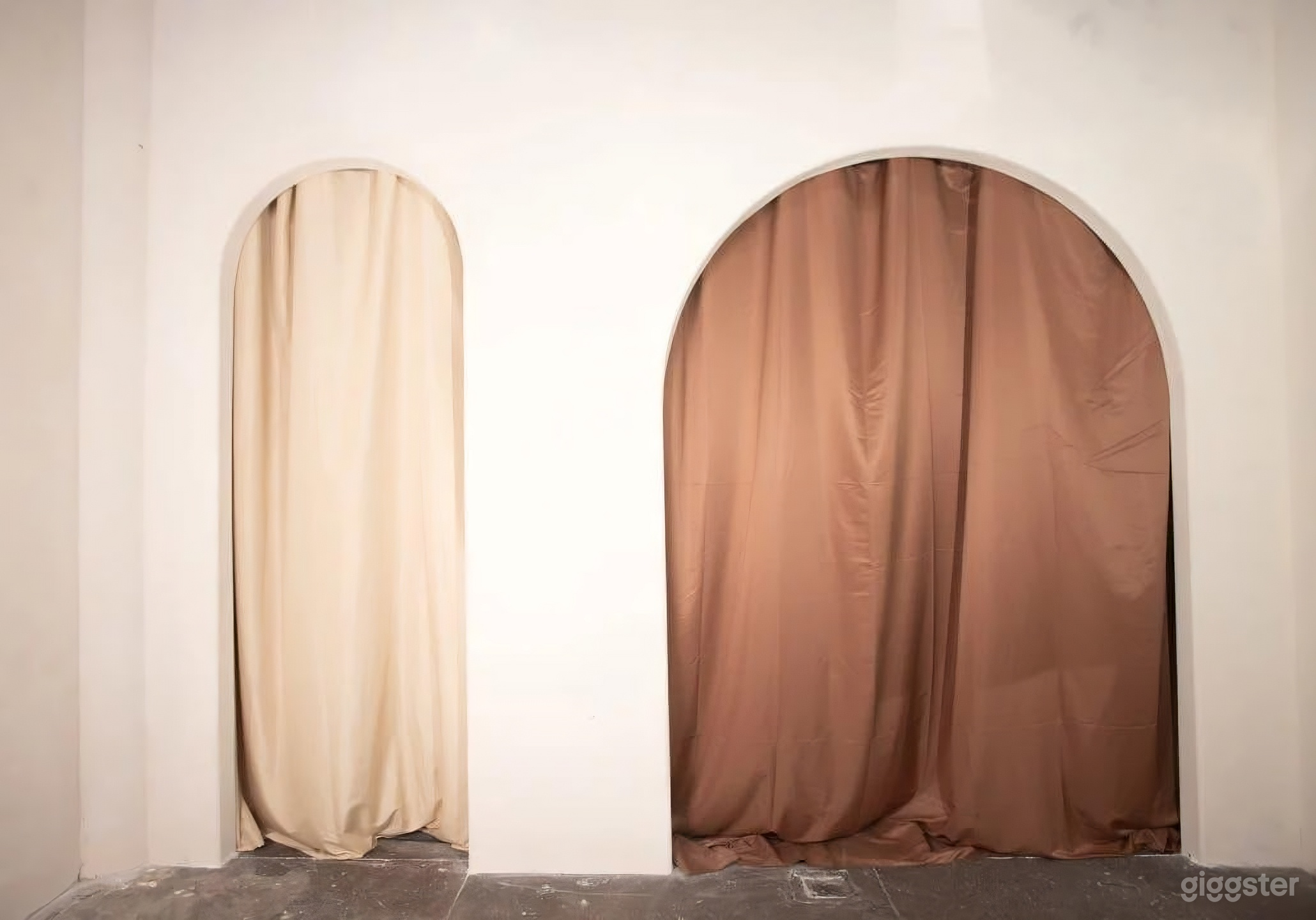 Arched Wabi Sabi Studio + LED Photo 4