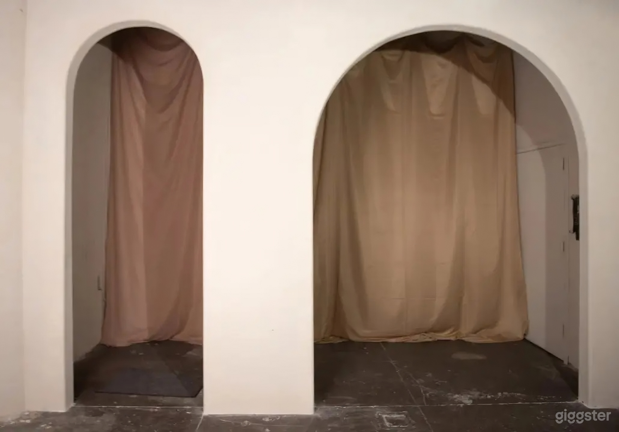 Arched Wabi Sabi Studio + LED Photo 3