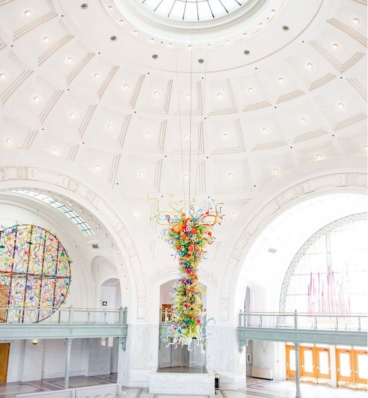  Main Plaza of Glass Museum with Stunning Views of the Cityscape 