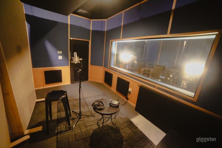  A room booth from other side 