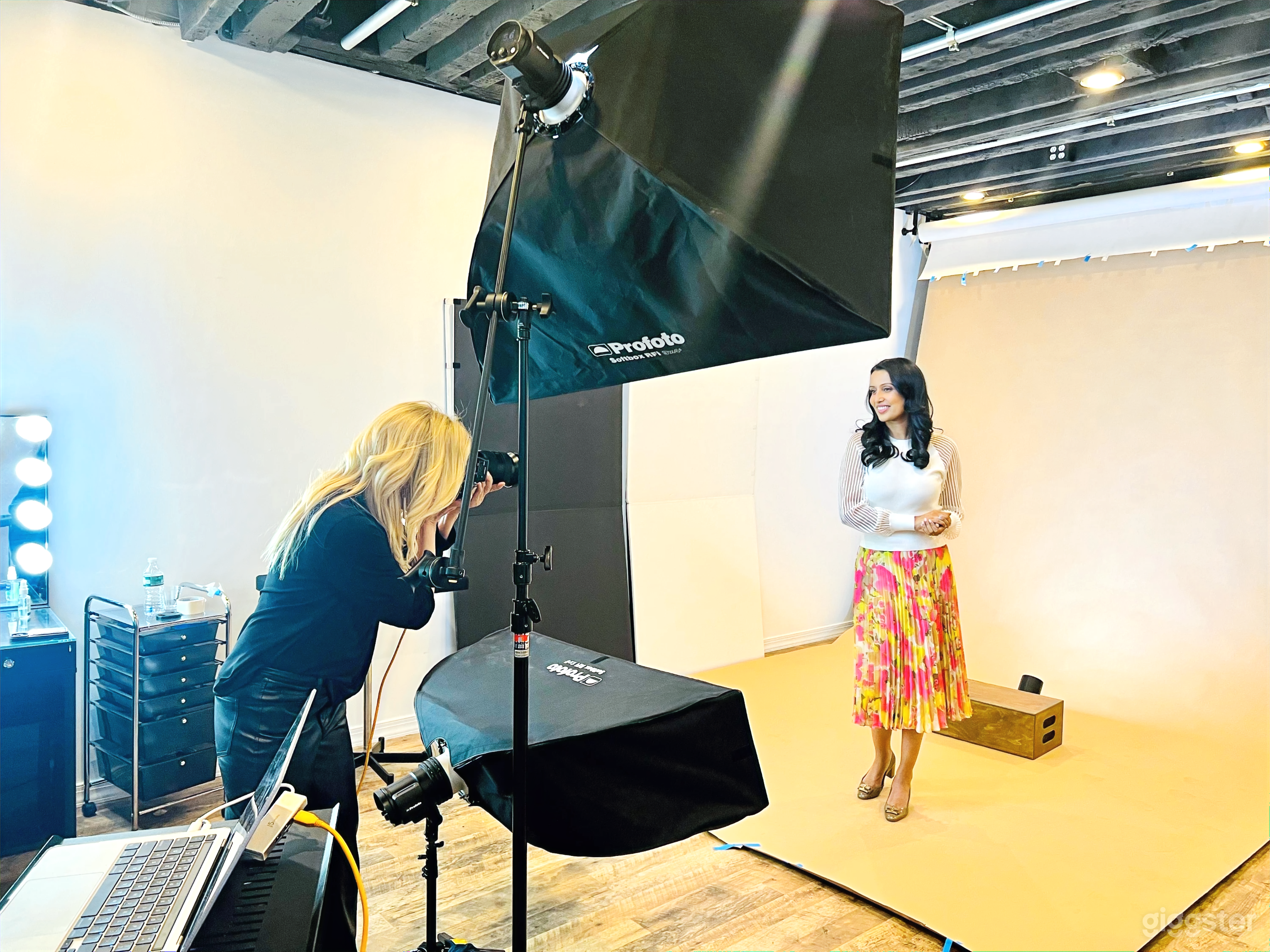 NYC Natural Light Photography Studio | FiDi | Seamless Photo 1