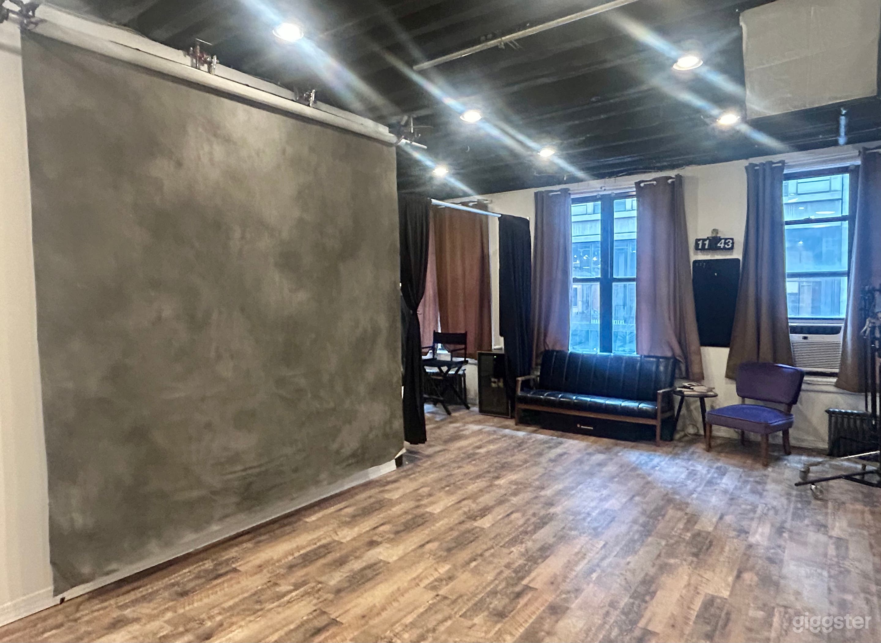 NYC Natural Light Photography Studio | FiDi | Seamless Photo 2