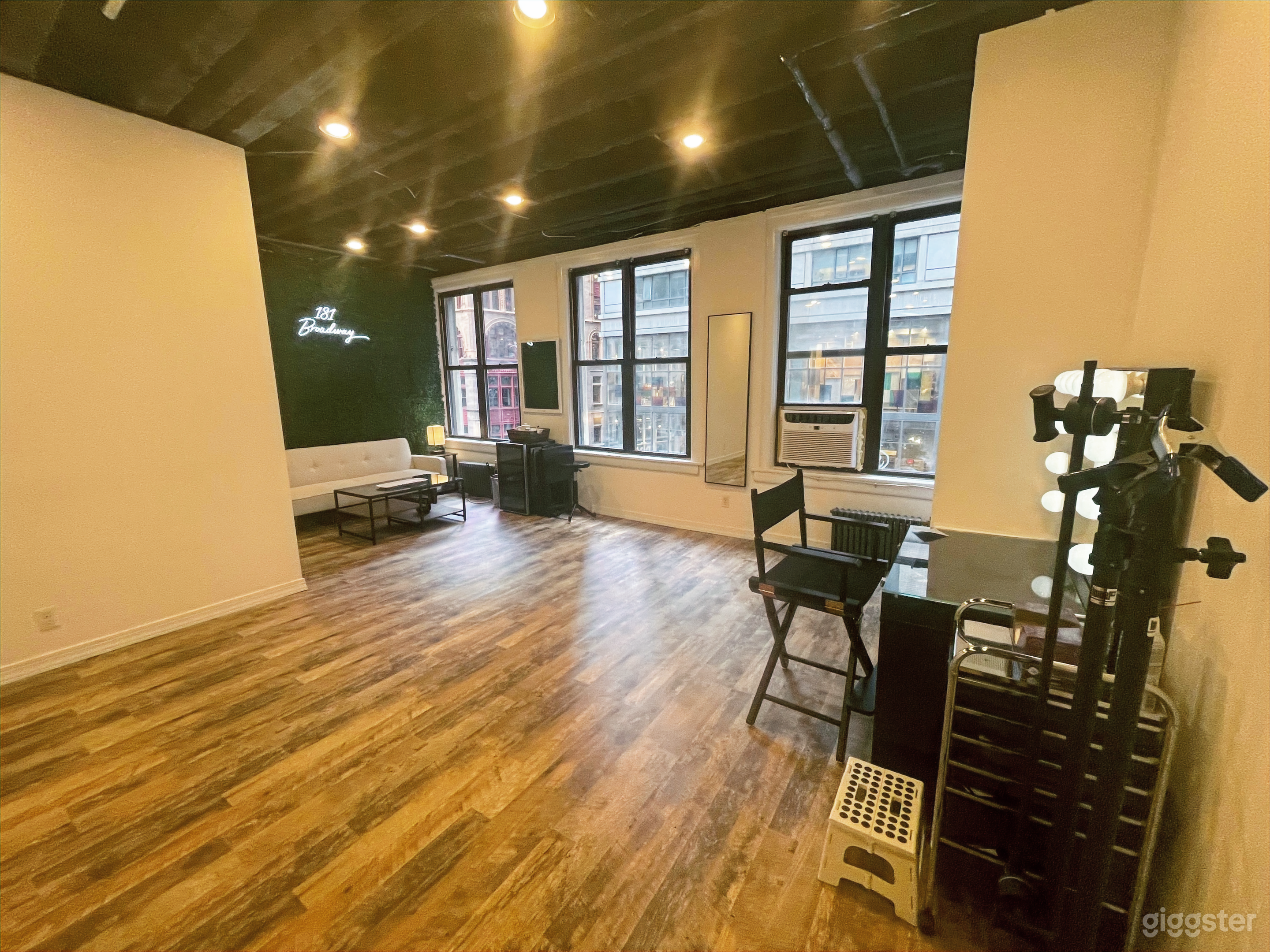 NYC Natural Light Photography Studio | FiDi | Seamless Photo 3