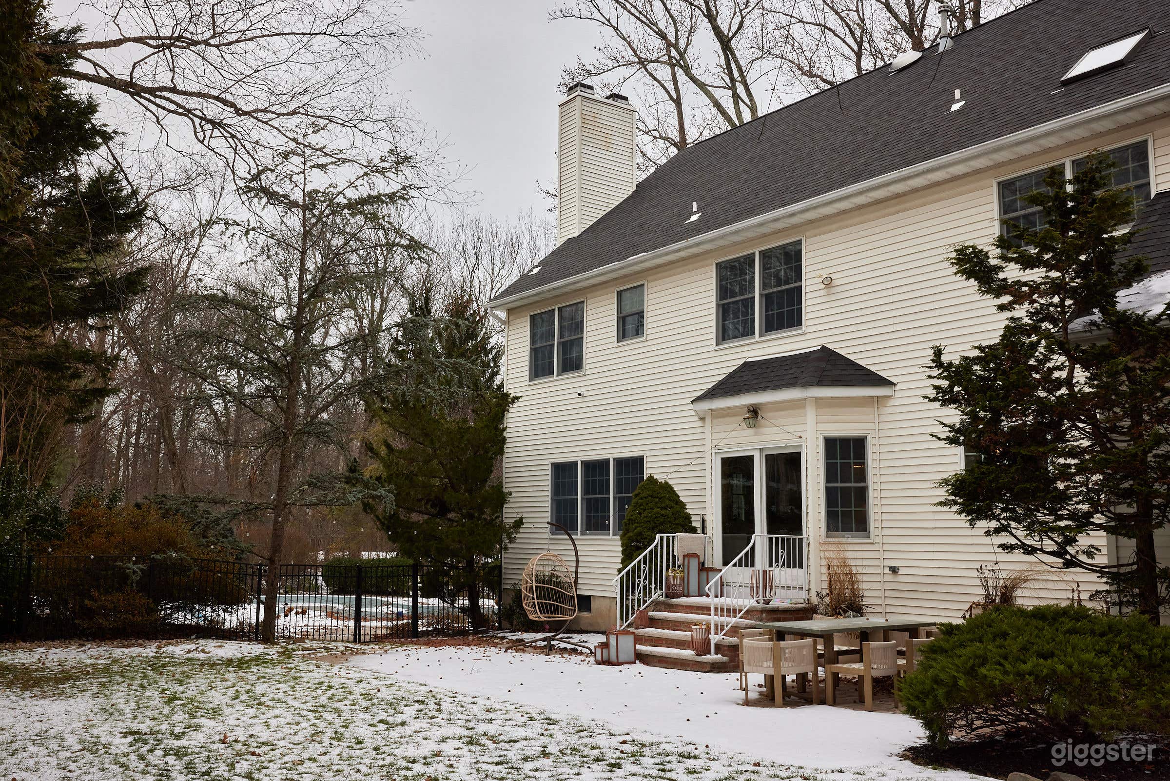 Classic Colonial Oasis with Resort Style Pool Photo 4