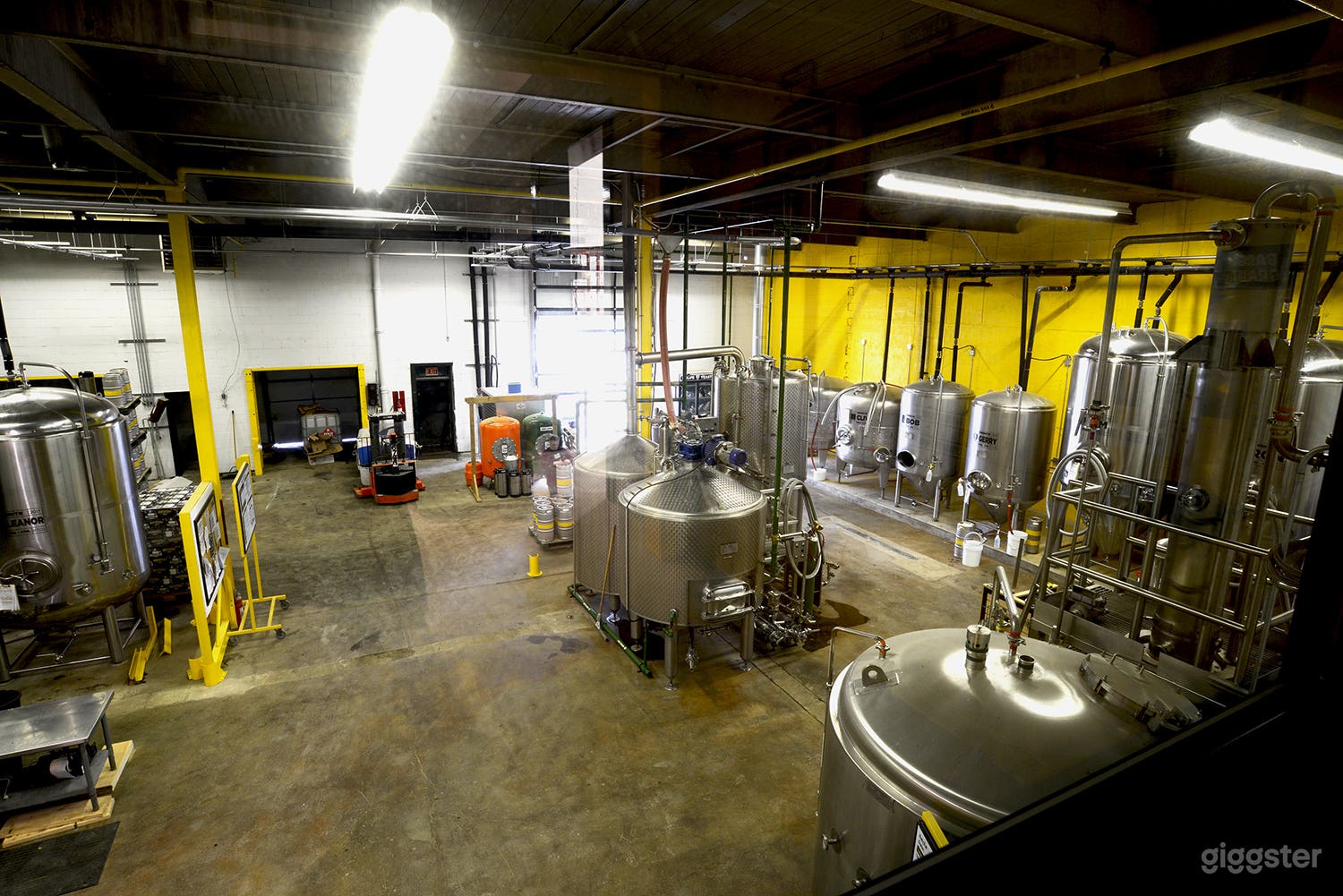 Large Bright Industrial Brewery Space! Photo 3