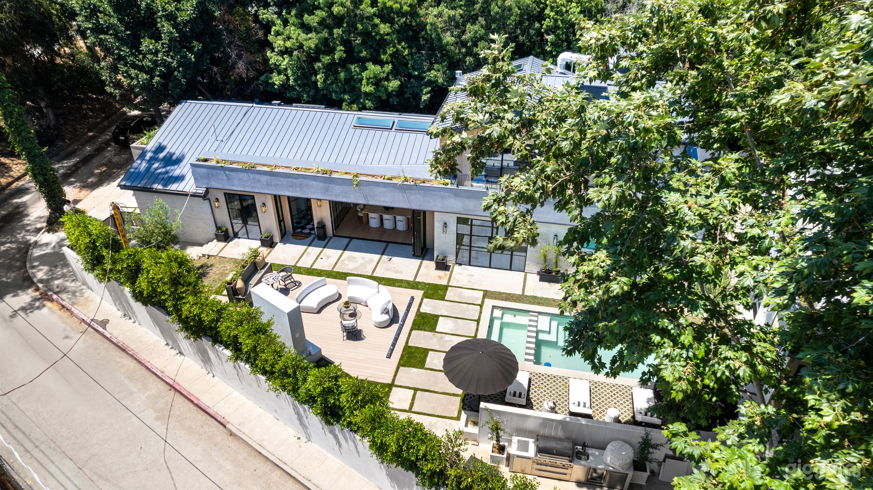 Modern Canyon Retreat with Timeless Elegance Photo 2