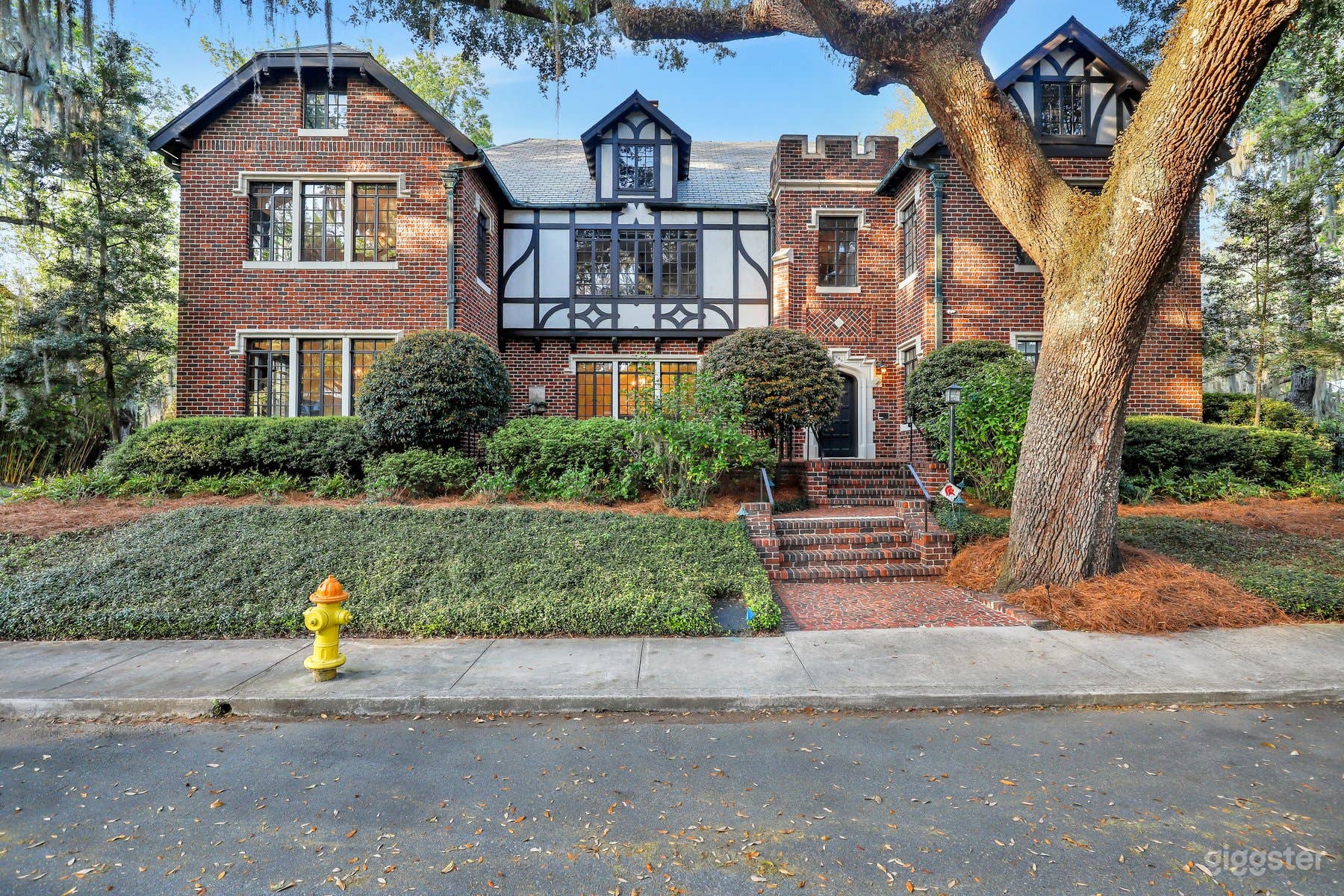 Historic Beautiful Tudor Home Photo 1