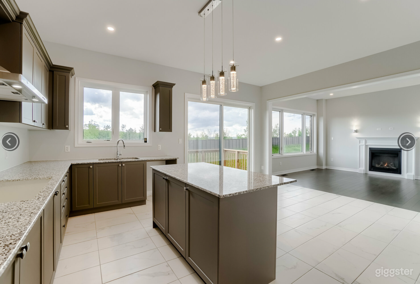 GORGEOUS MODERN HOME IN NORTH TORONTO Photo 2