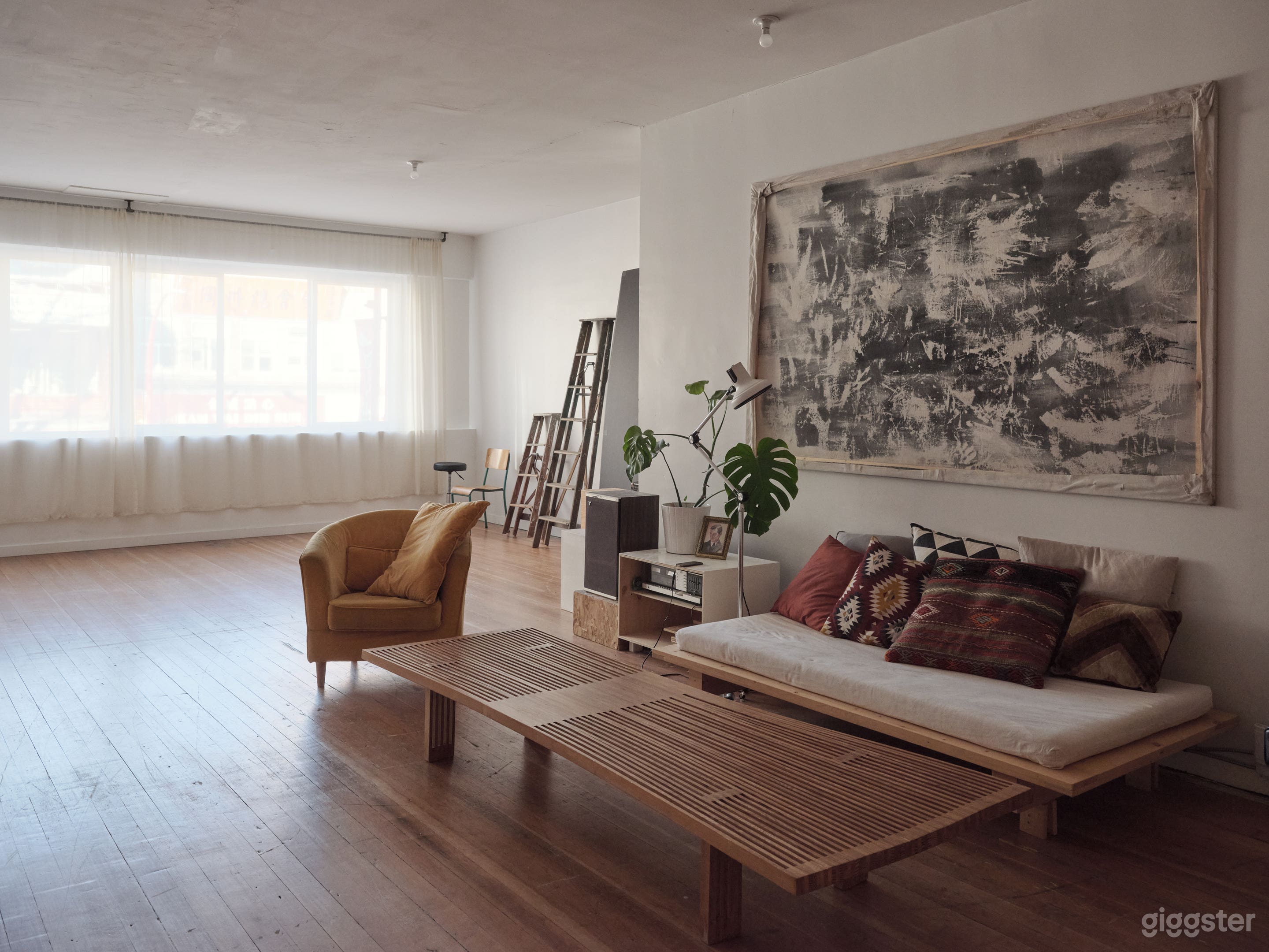 Beautiful Chinatown Warehouse Studio Photo 1