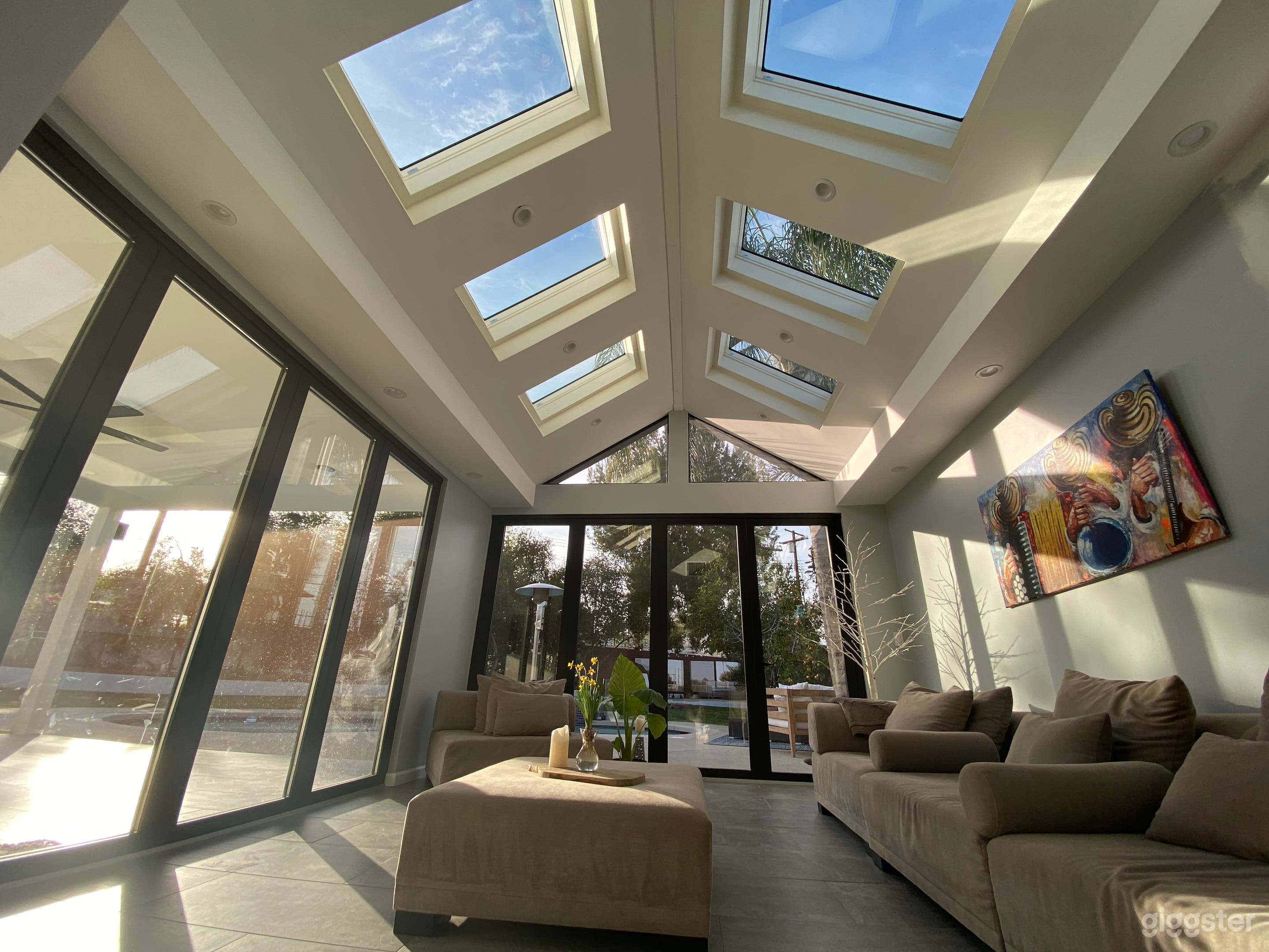 Indoor/Outdoor Glass Den Big Yard Pool Home Photo 1