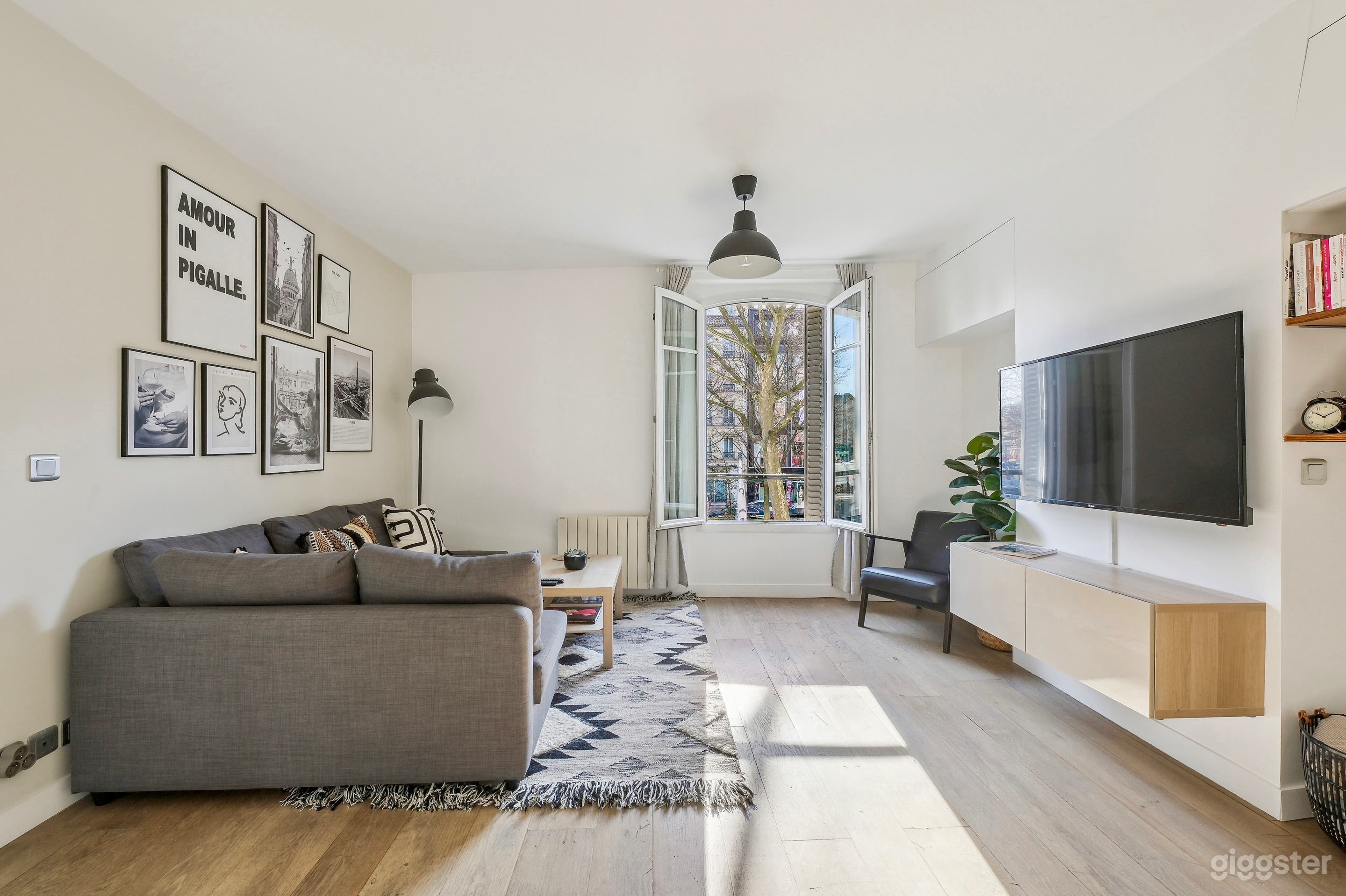 Parisian Apartment Ideal for Filming, Shoots & Private Use Photo 1