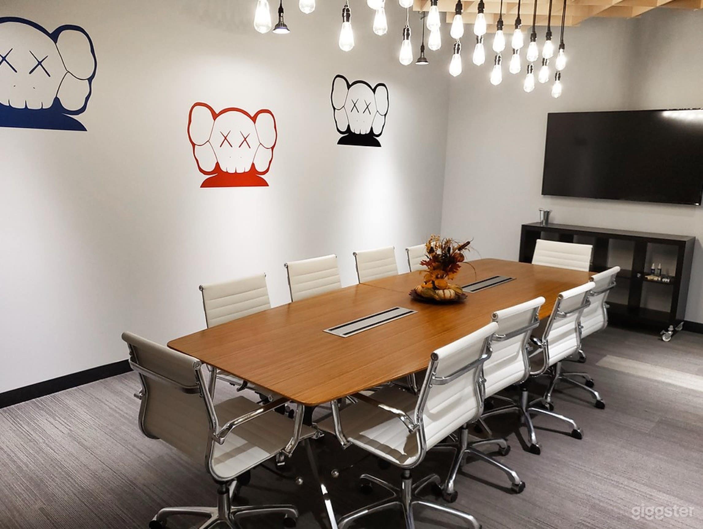 Spacious and Versatile Office Space Photo 1