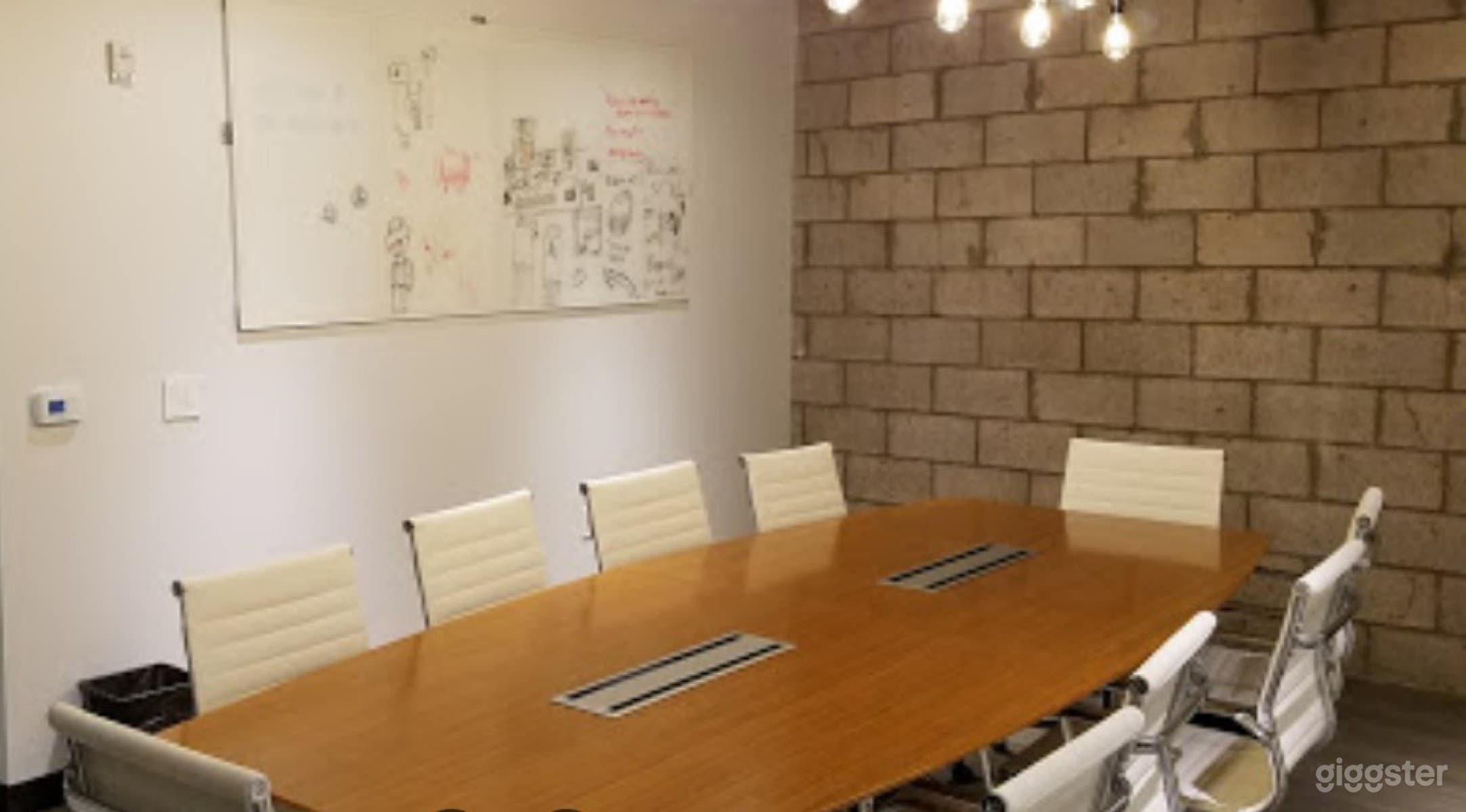 Spacious and Versatile Office Space Photo 4