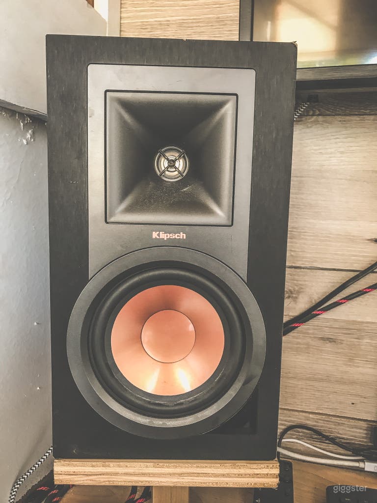  Wrightwood Creative Tiny Studio 