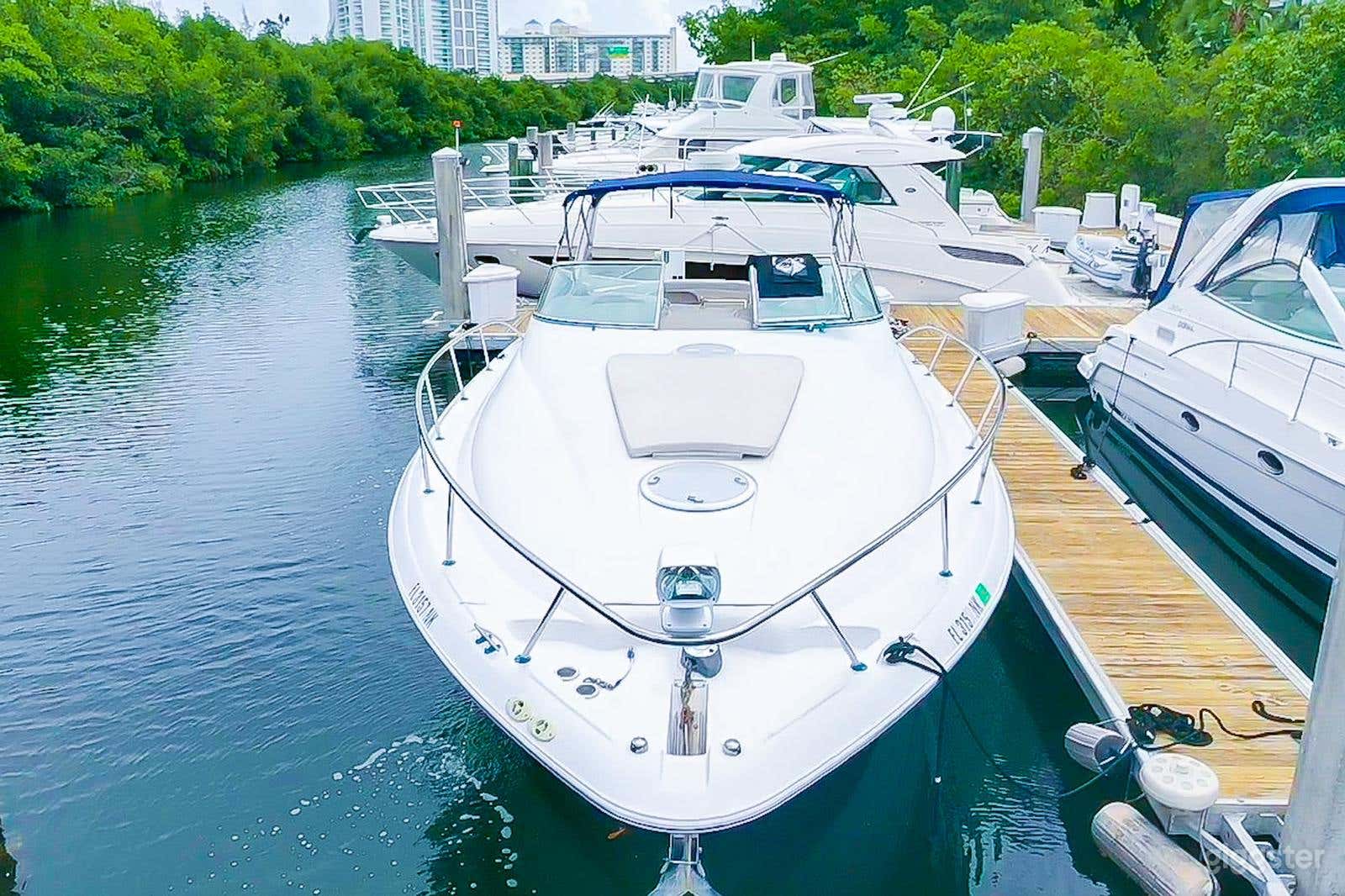 Astonishing 40FT Larson Duffy's Party Yacht Space Events Photo 4