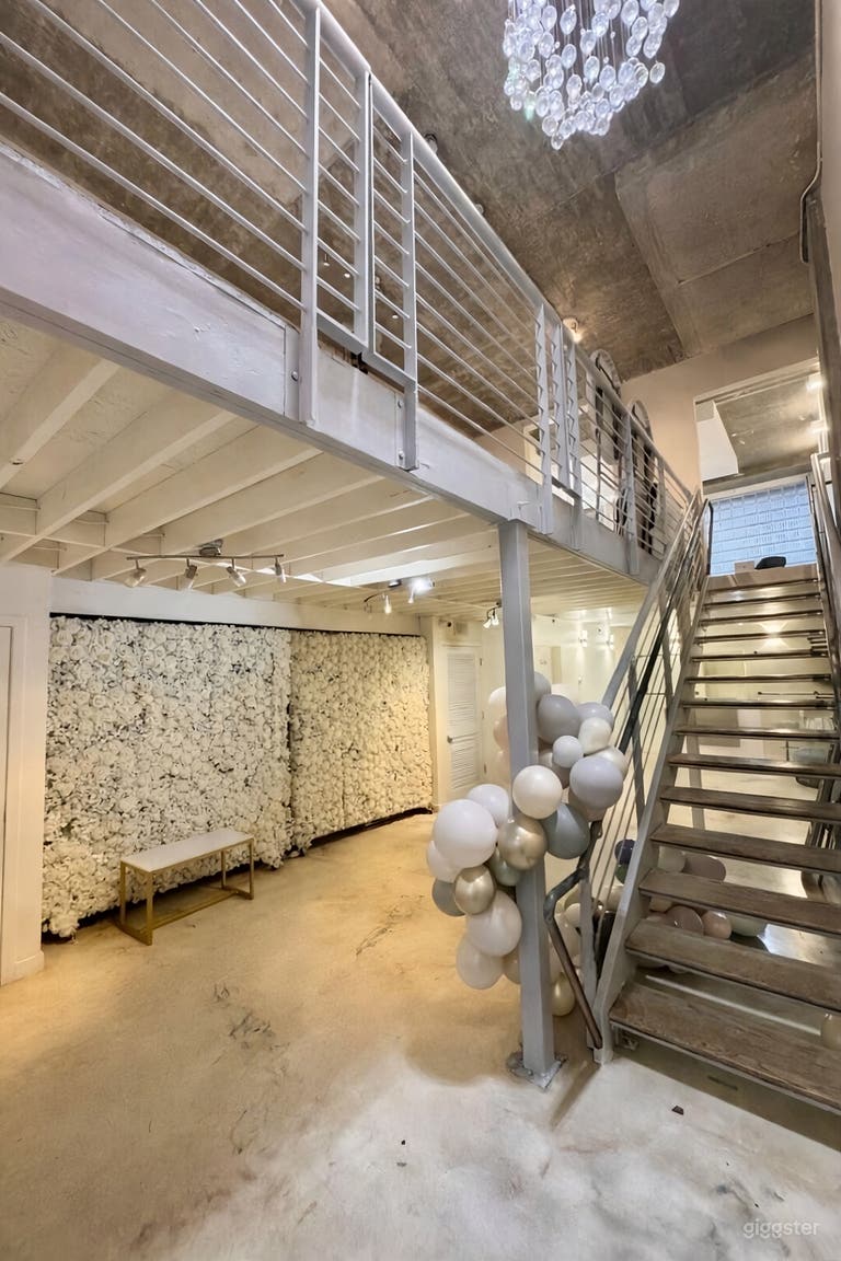  Le Luxe Loft - 2 Level Luxury Content 