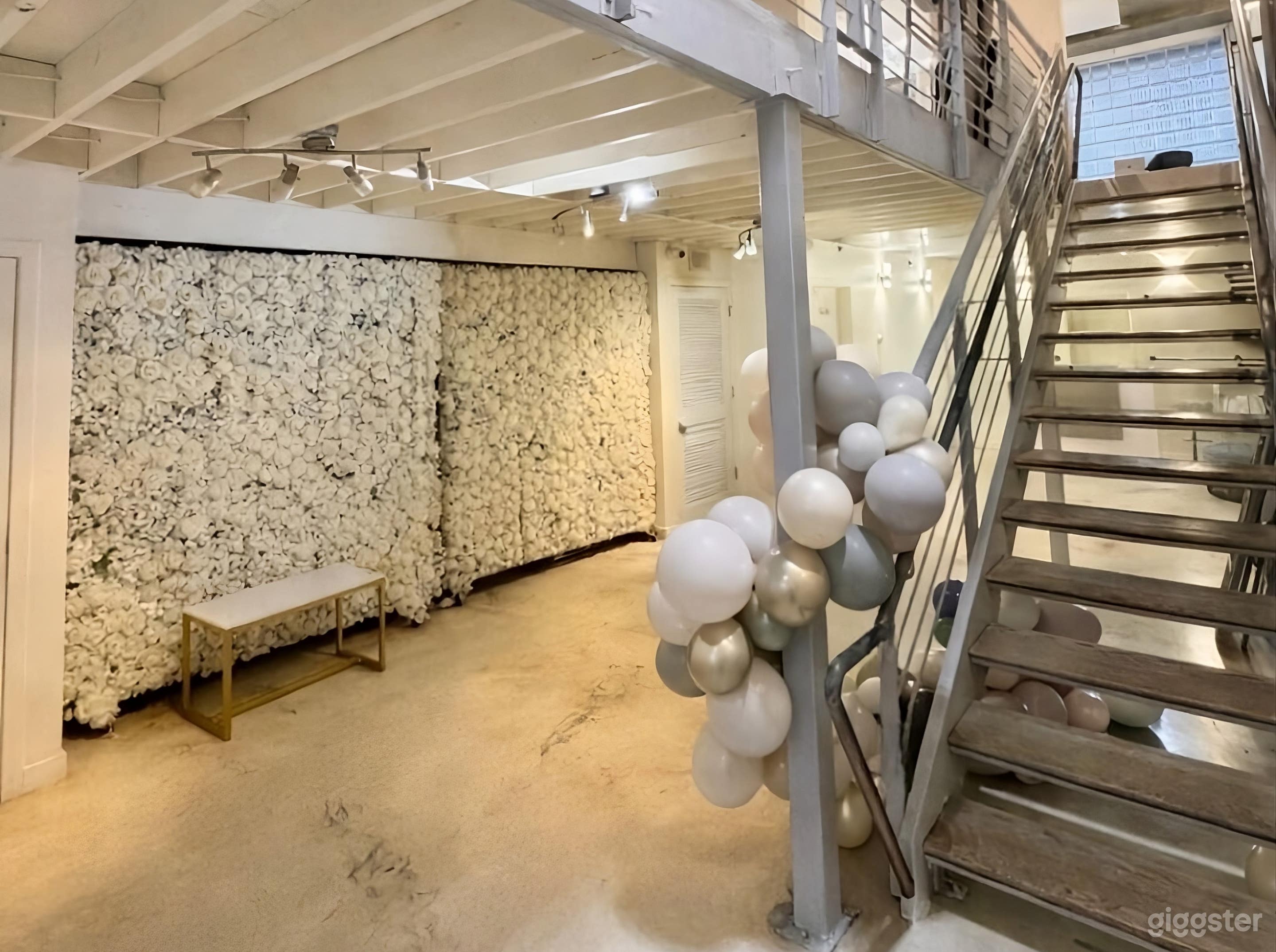 Le Luxe Loft - 2 Level Luxury Content Photo 1