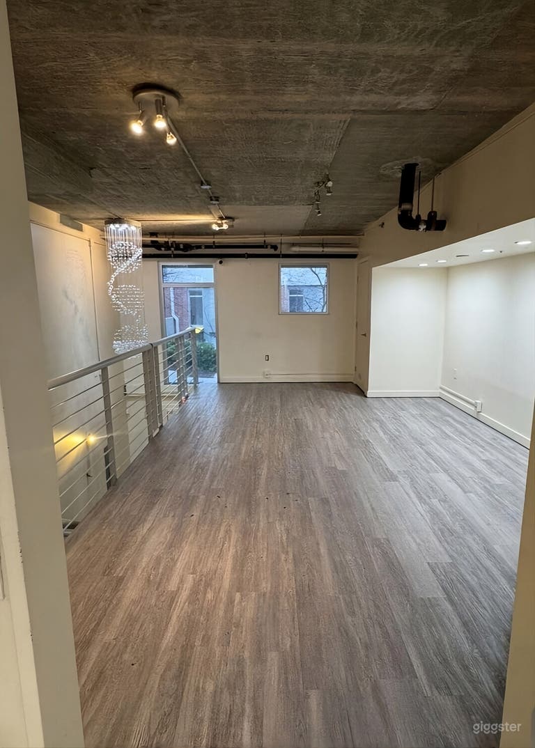  Le Luxe Loft - 2 Level Luxury Content 