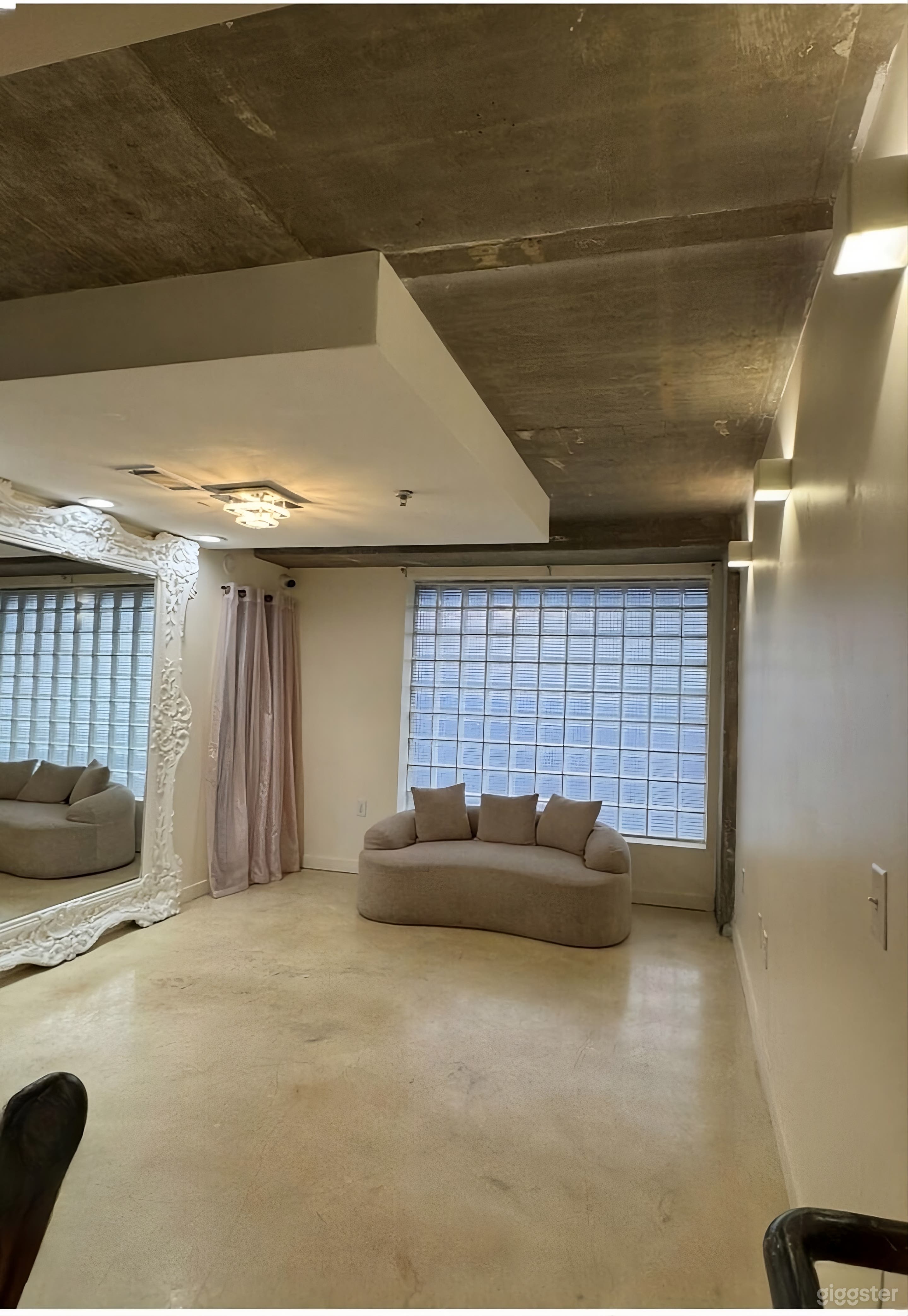 Le Luxe Loft - 2 Level Luxury Content Photo 4