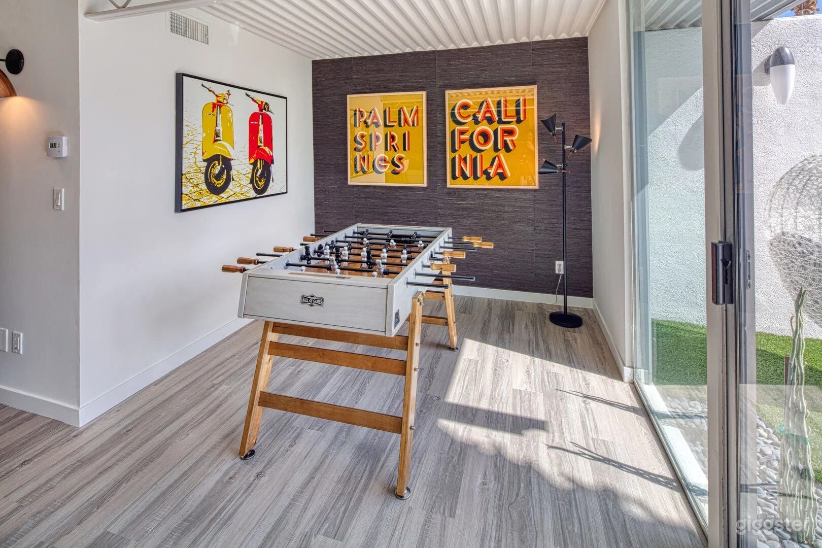 Mid-Century Modern Living Photo 2