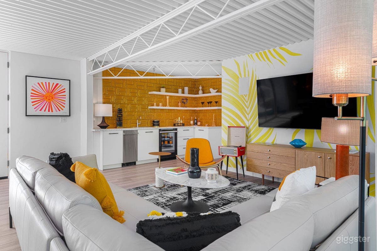 Mid-Century Modern Living Photo 4