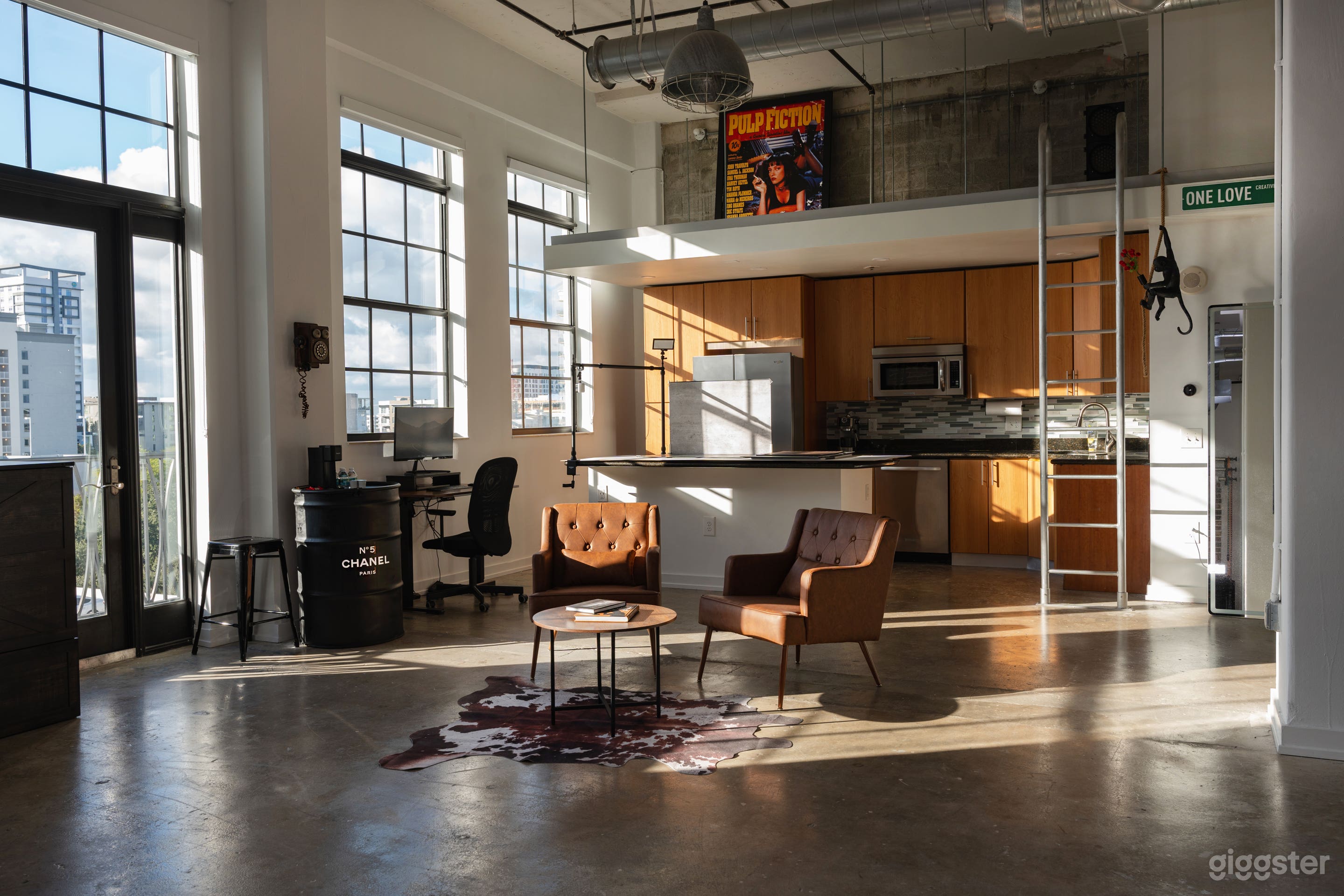 Industrial Creative Loft | Photo, Film & Podcast Studio Photo 2