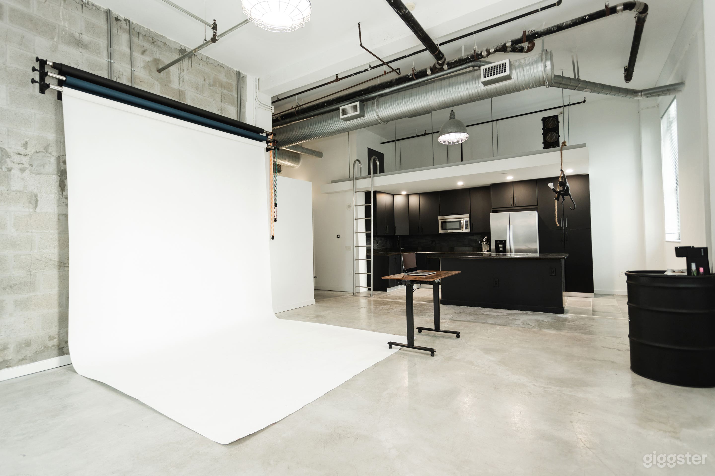 Industrial Creative Loft | Photo, Film & Podcast Studio Photo 2