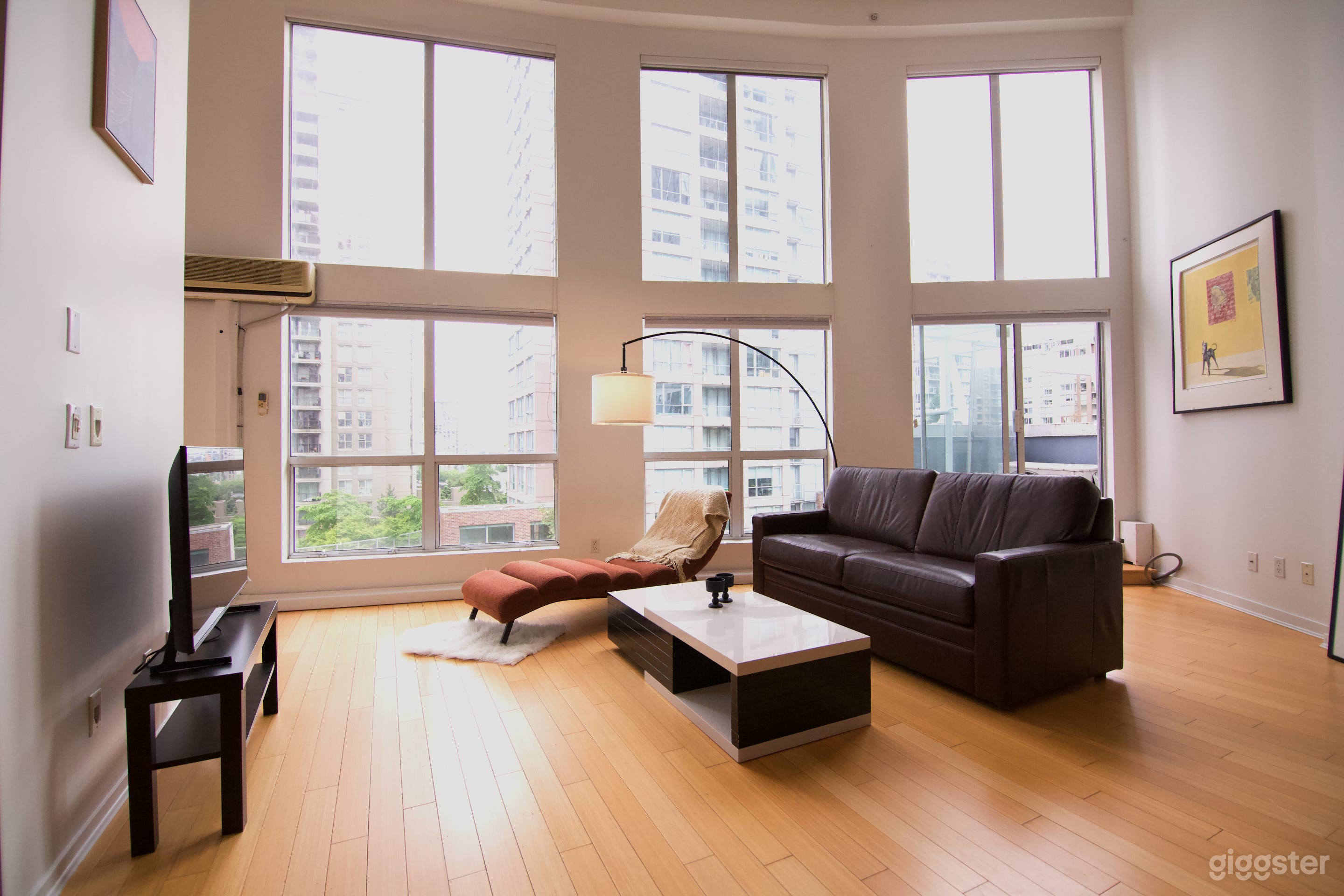 Luxury 1500sf rare loft in Downtown Vancouver Photo 3