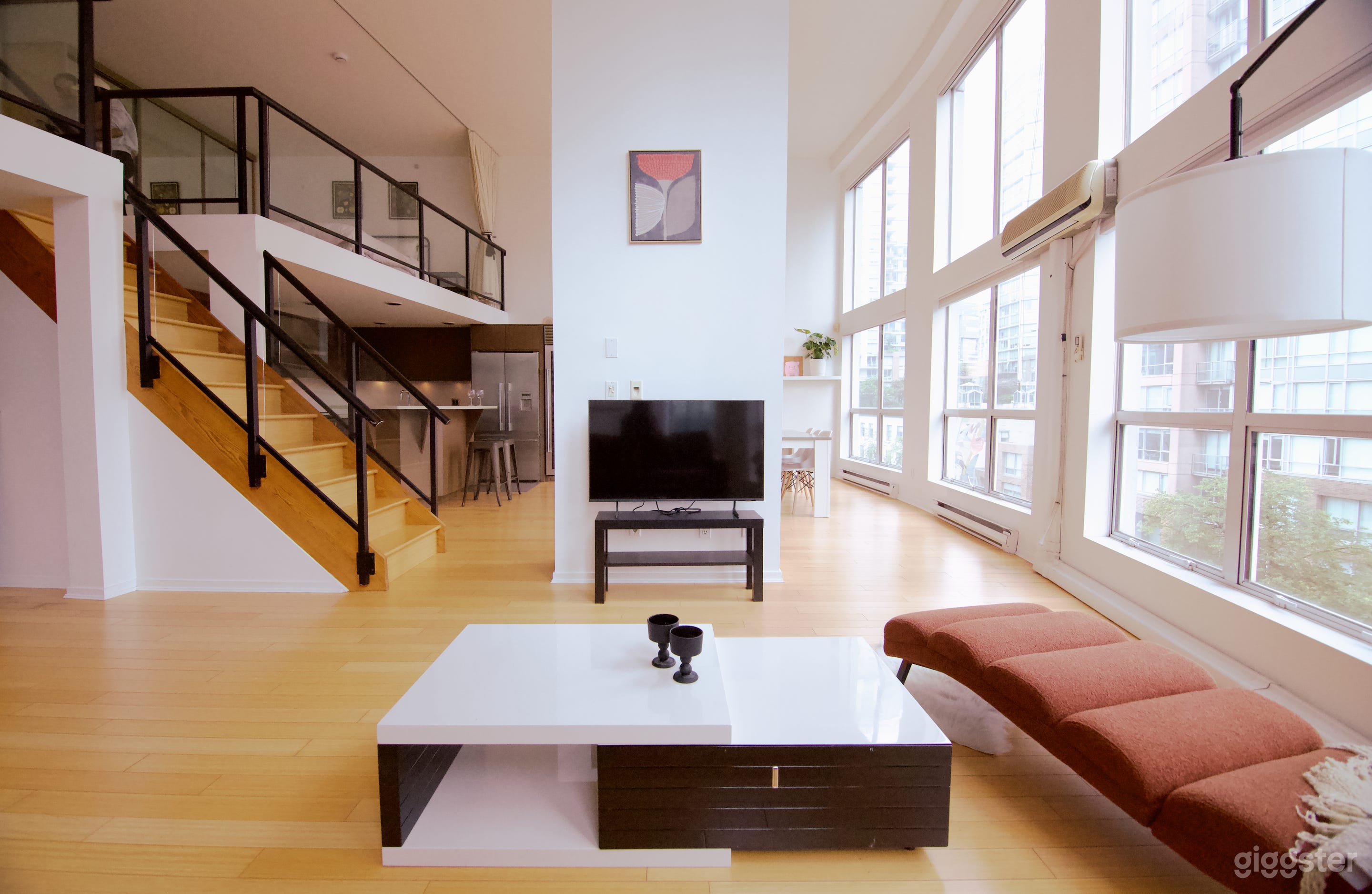 Luxury 1500sf rare loft in Downtown Vancouver Photo 4
