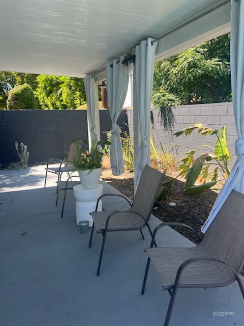 Contemporary One-Story Pool Escape Photo 4