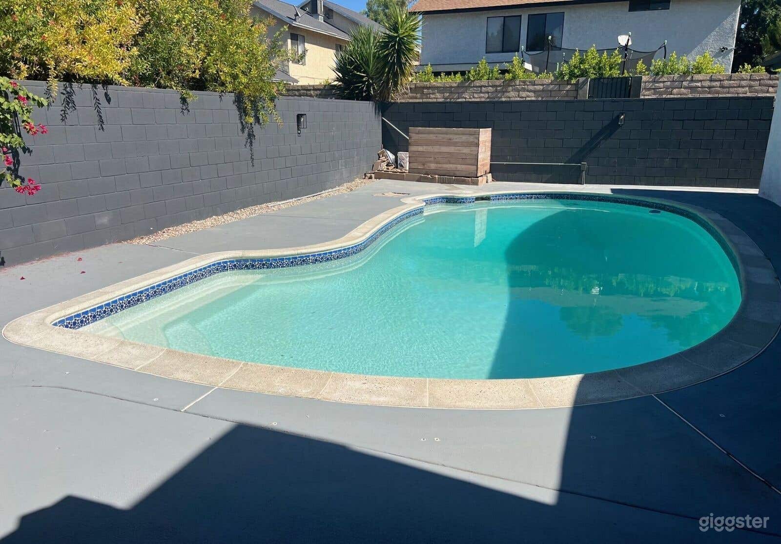 Contemporary One-Story Pool Escape Photo 2