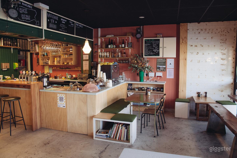   Intimate Cafe and Wine Bar 