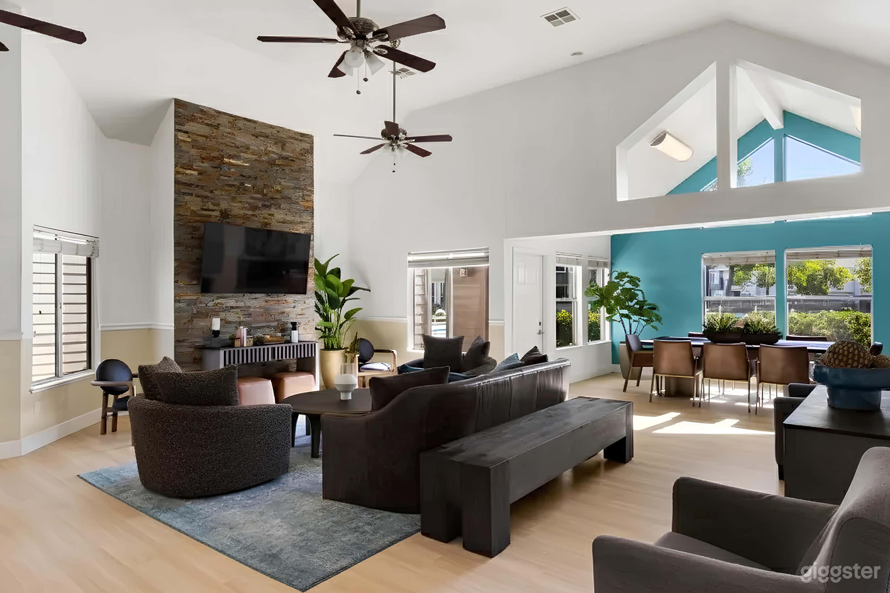 Clubhouse Meeting Space with Water Views! Photo 1