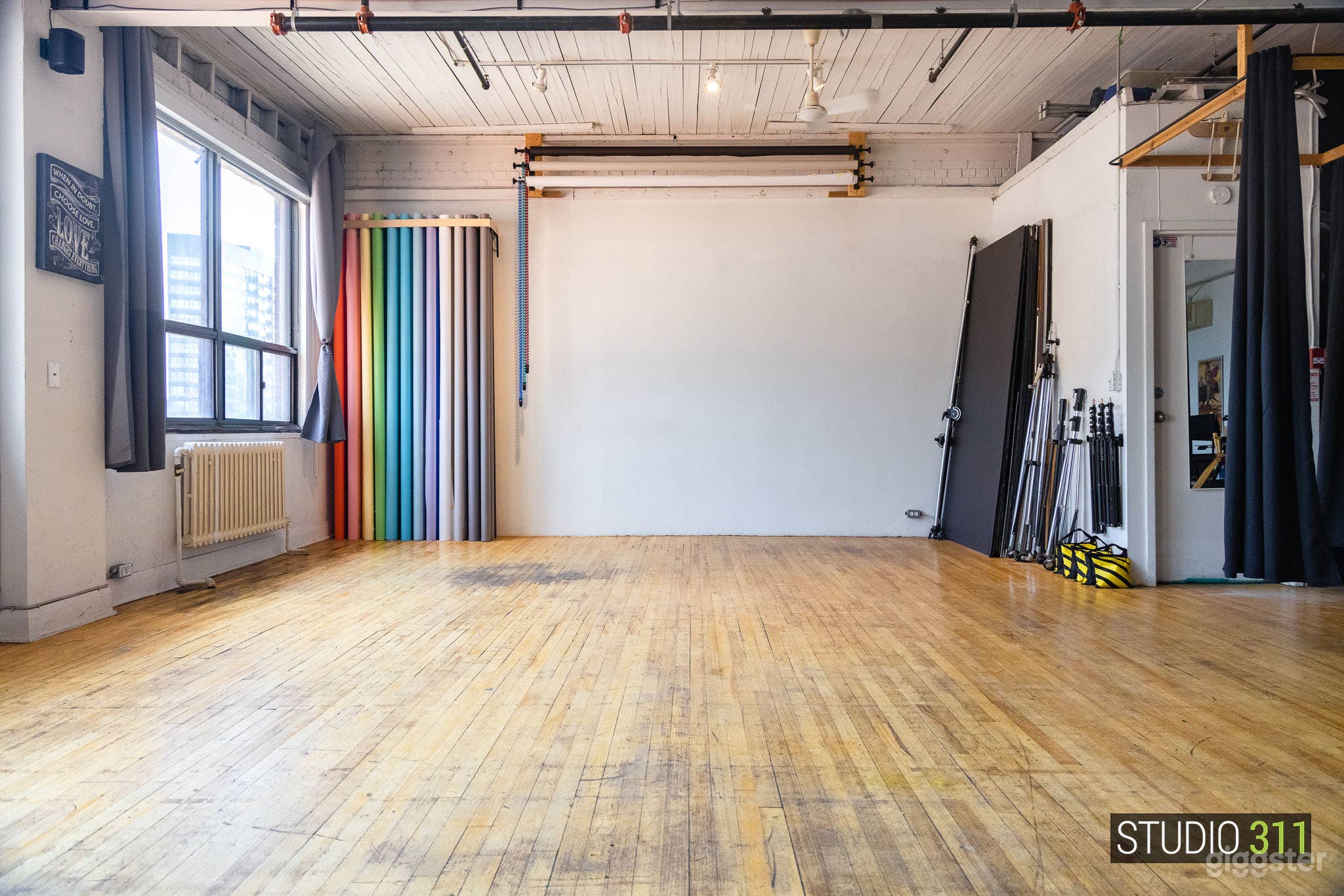 The Set Area
• South Window Exposure
• SONOS WiFi Speaker