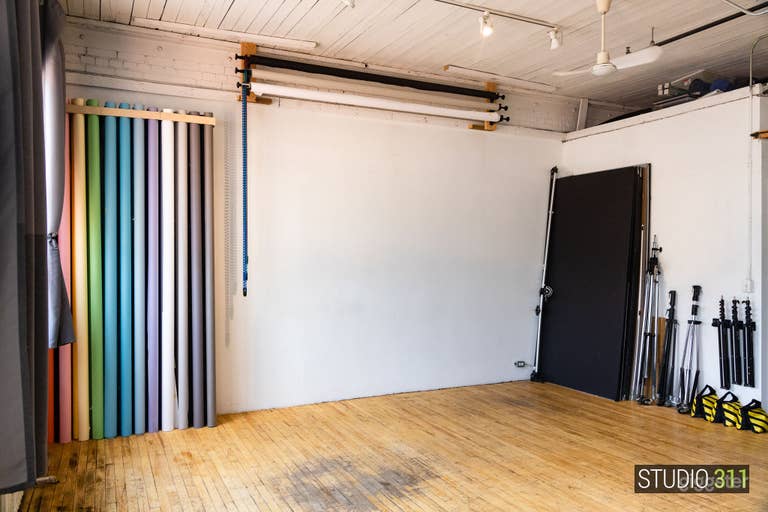  The Set Area
• South Window Exposure 