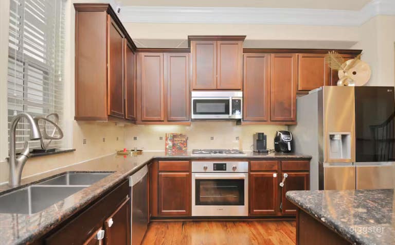  Fully Equipped Kitchen Space for Rent 